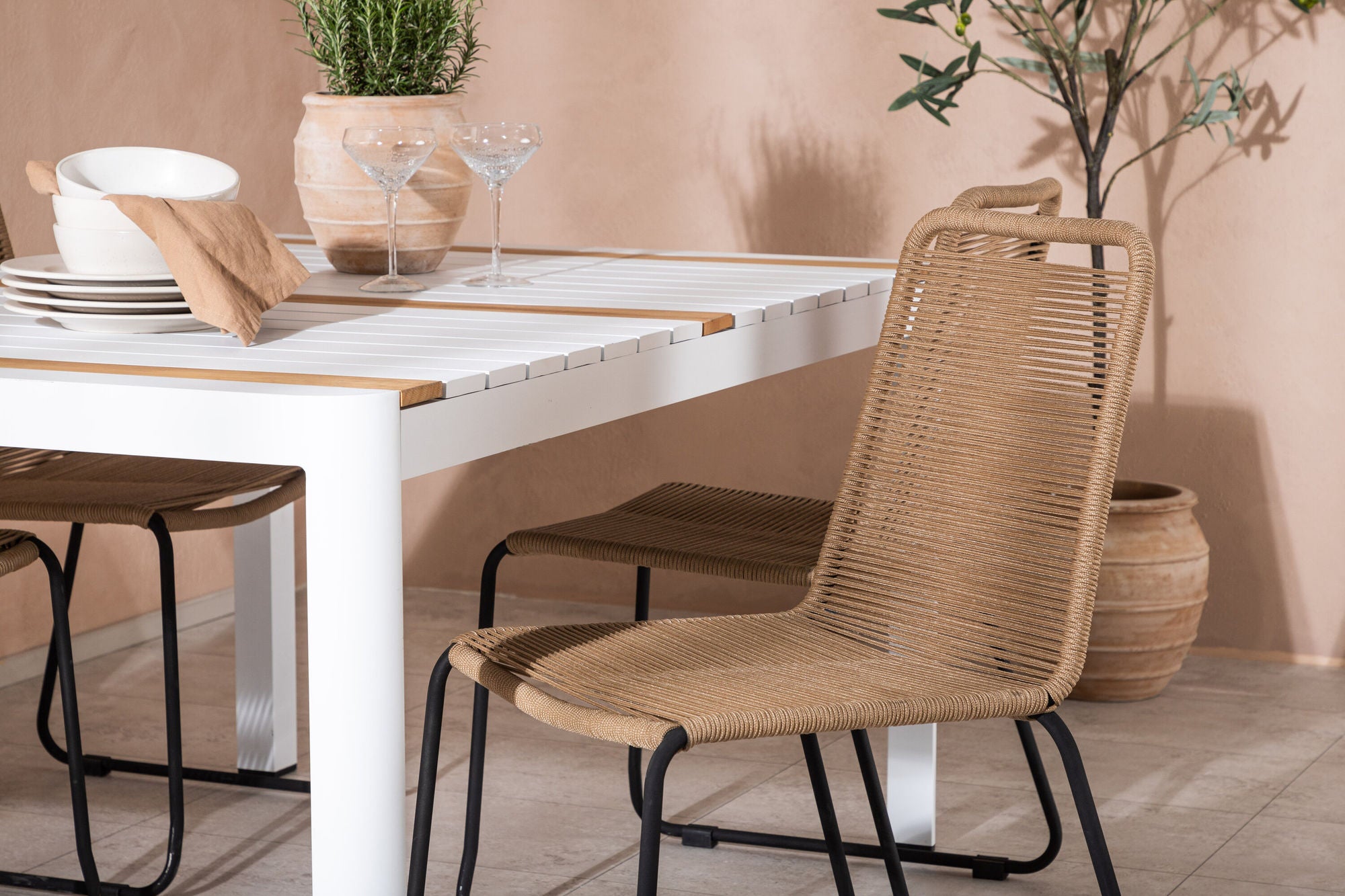 Venture Home Togo - spisebord- White / Teak - Allu / Teak - 150*100 _1+ Lindos Stacking stol - Black Alu / Latte Rope _4