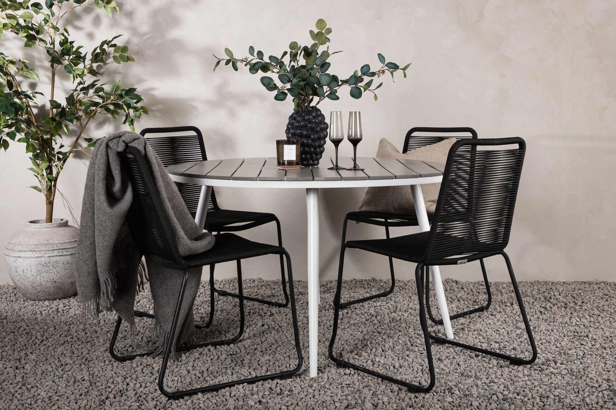 Venture Home Break - spisebord rund- White / Grey - Alu / Aintwood - 120ø _1+ Lindos Stacking stol - Black Alu / Black Rope _4