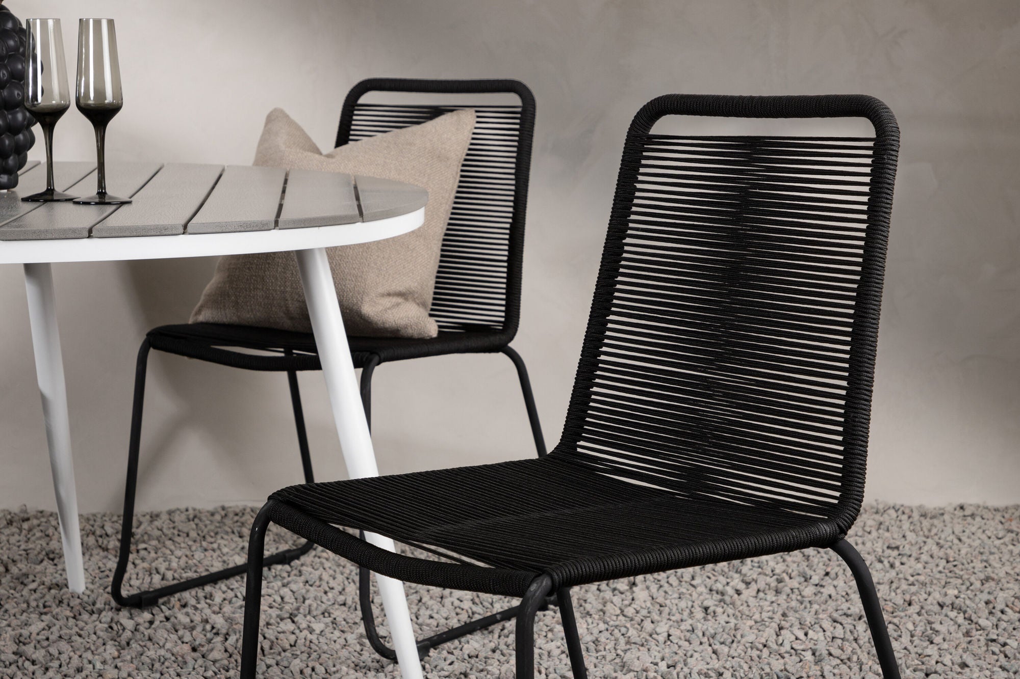 Venture Home Break - spisebord rund- White / Grey - Alu / Aintwood - 120ø _1+ Lindos Stacking stol - Black Alu / Black Rope _4