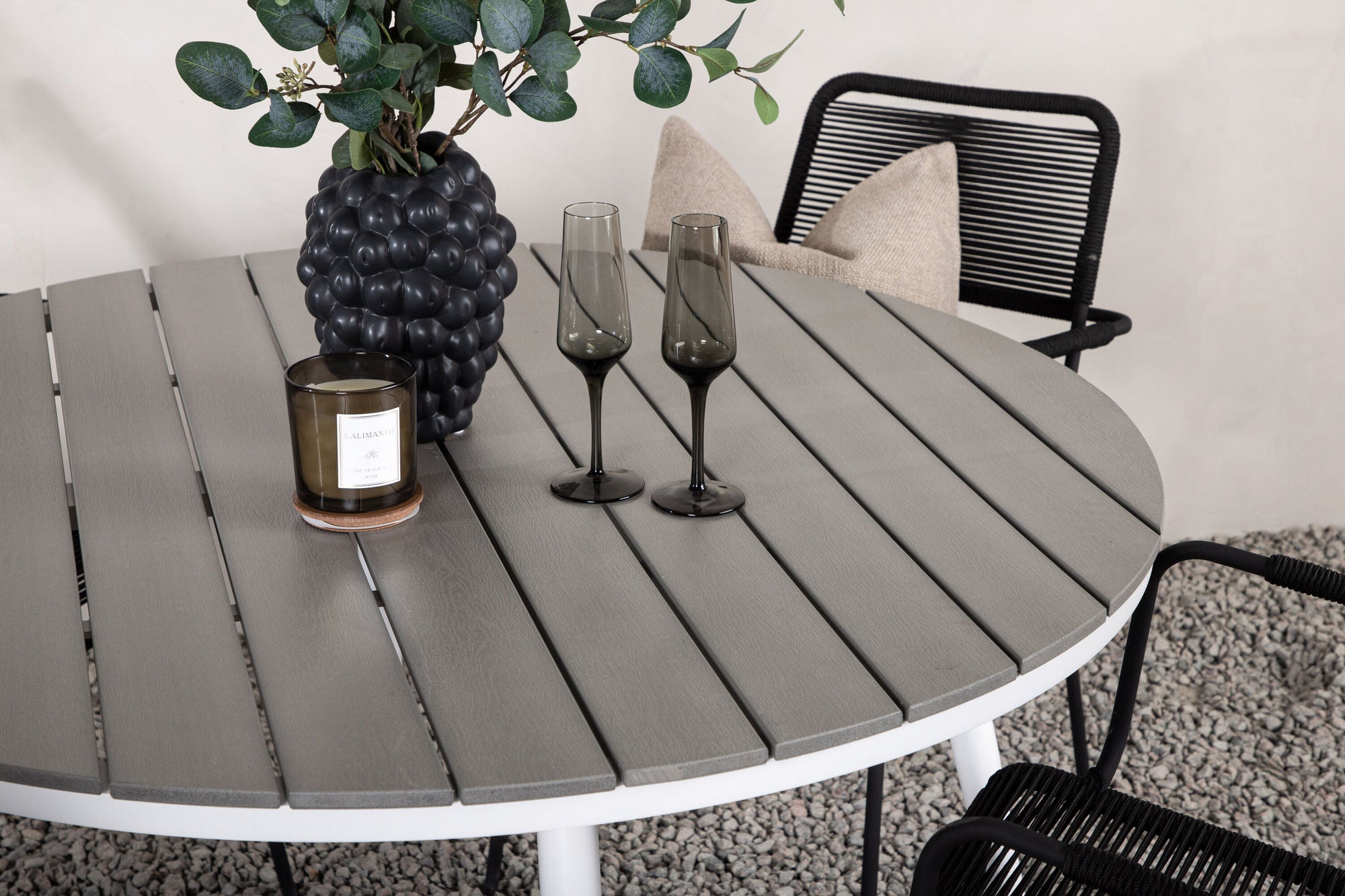 Venture Home Break - spisebord rund- White / Grey - Alu / Aintwood - 120ø _1+ Lindos Armchair - Black Alu / Black Rope _4
