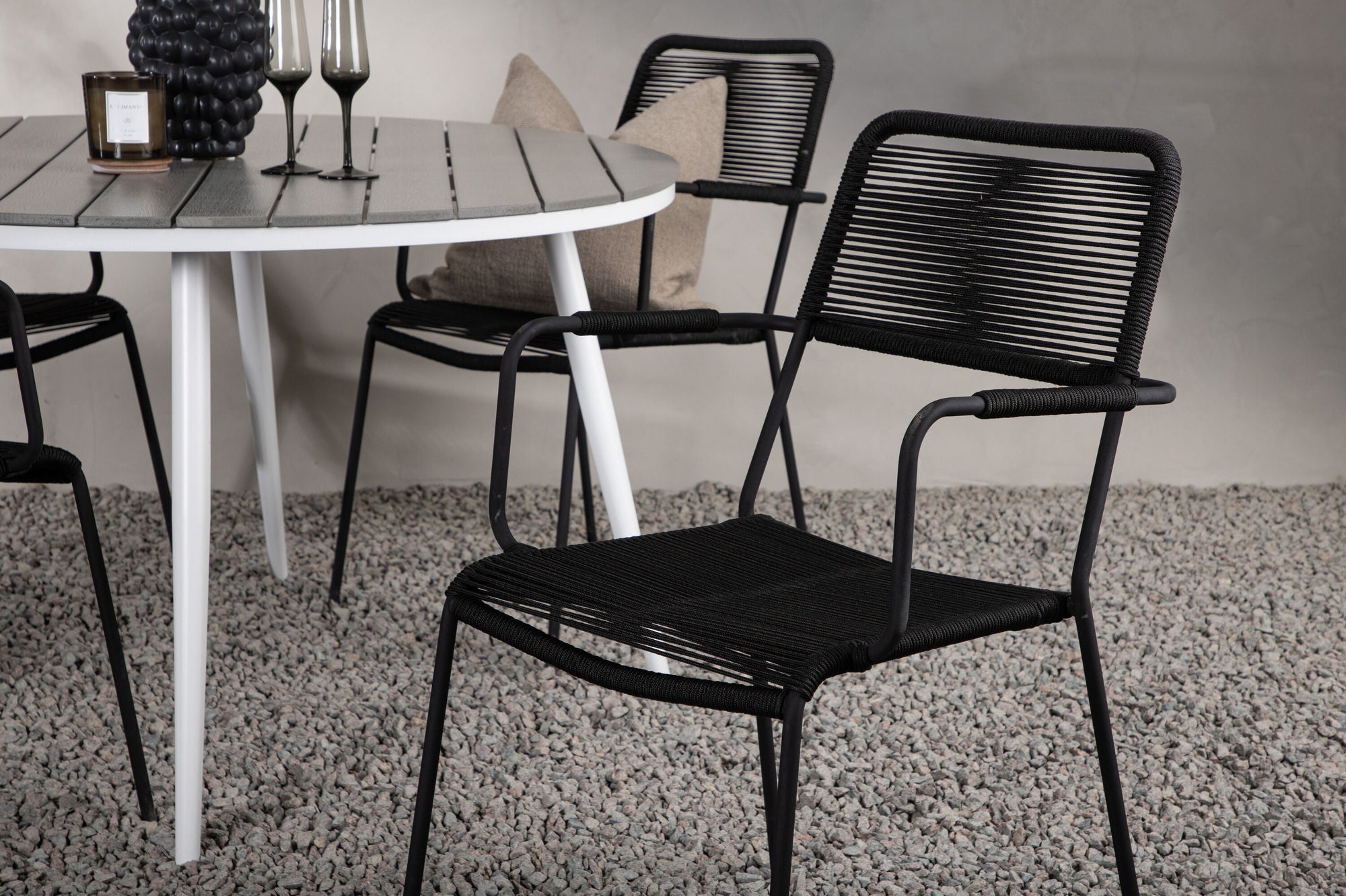 Venture Home Break - spisebord rund- White / Grey - Alu / Aintwood - 120ø _1+ Lindos Armchair - Black Alu / Black Rope _4