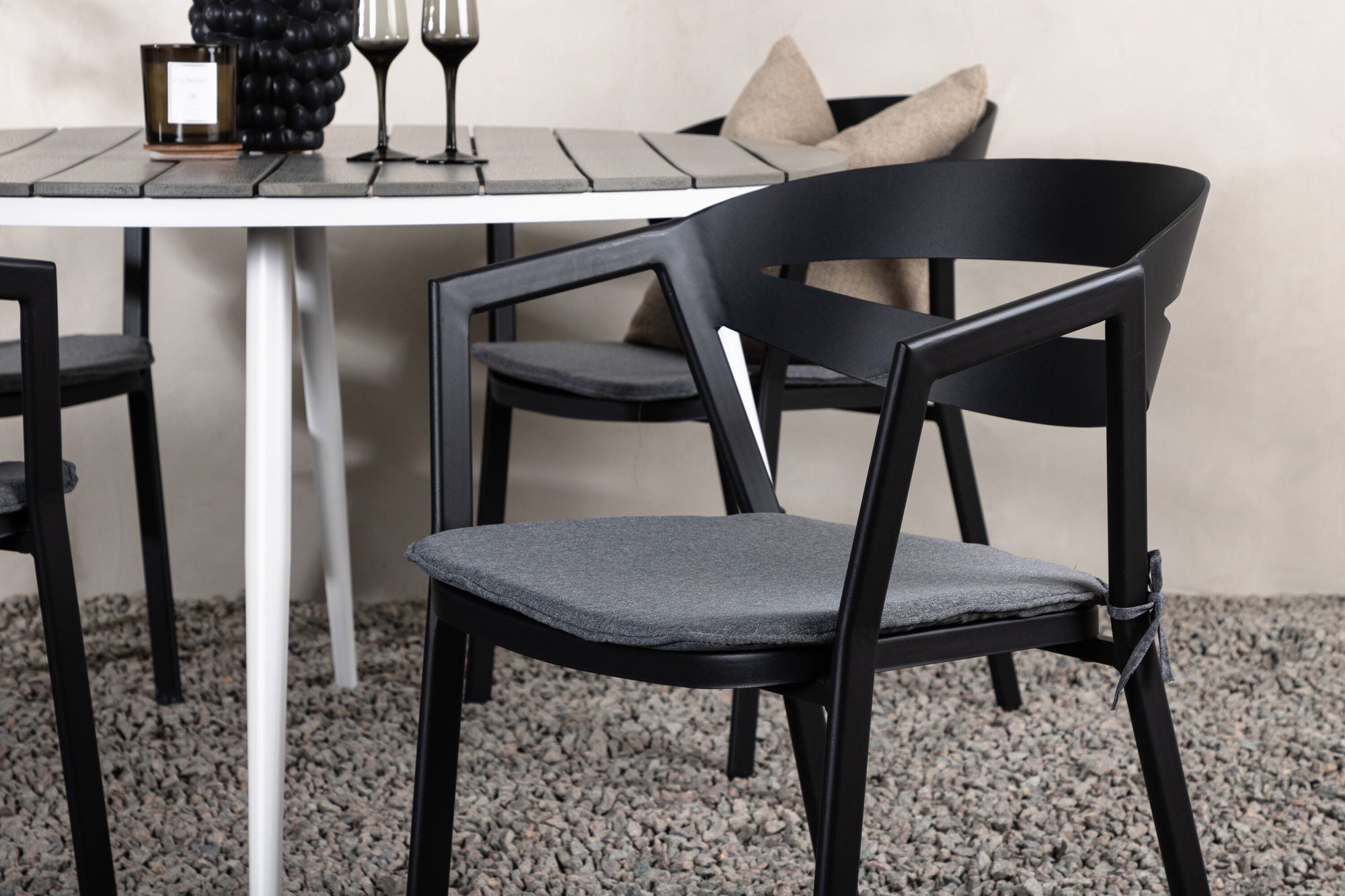 Venture Home Break - spisebord rund- White / Grey - Alu / Aintwood - 120ø _1+ Slit - Spisebordsstol inc Cushion- Black /Grey - Aluminium - _4