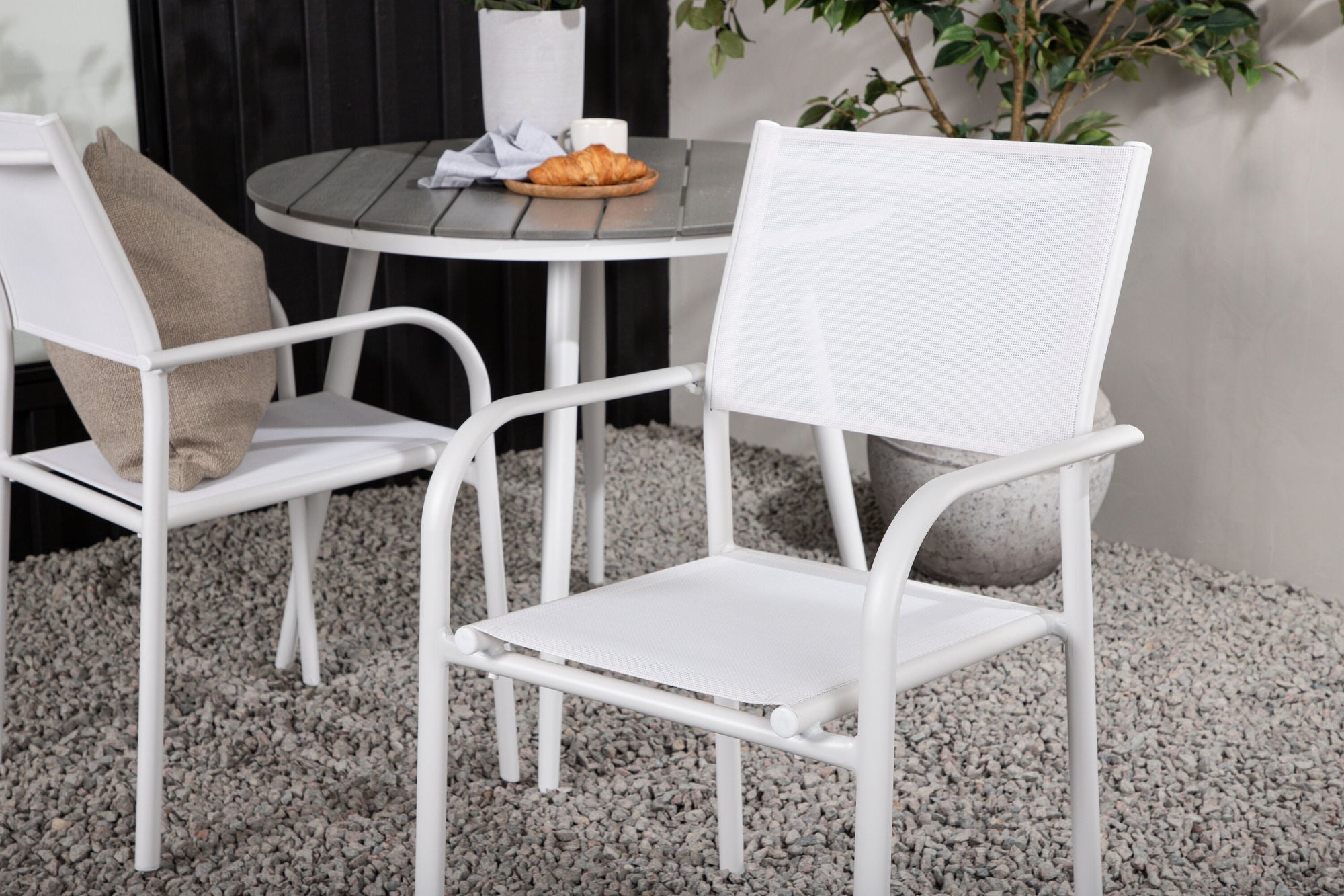 Venture Home Break - spisebord rund- White / Grey - Alu / Aintwood - 90ø _1+ Santorini Arm stol (Stackable) - White Alu / White Textilene _2