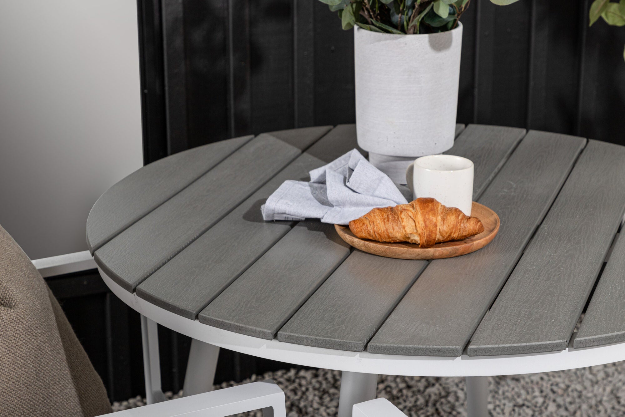 Venture Home Break - spisebord rund- White / Grey - Alu / Aintwood - 90ø _1+ Copacabana Stacking stol - White/Grey _2