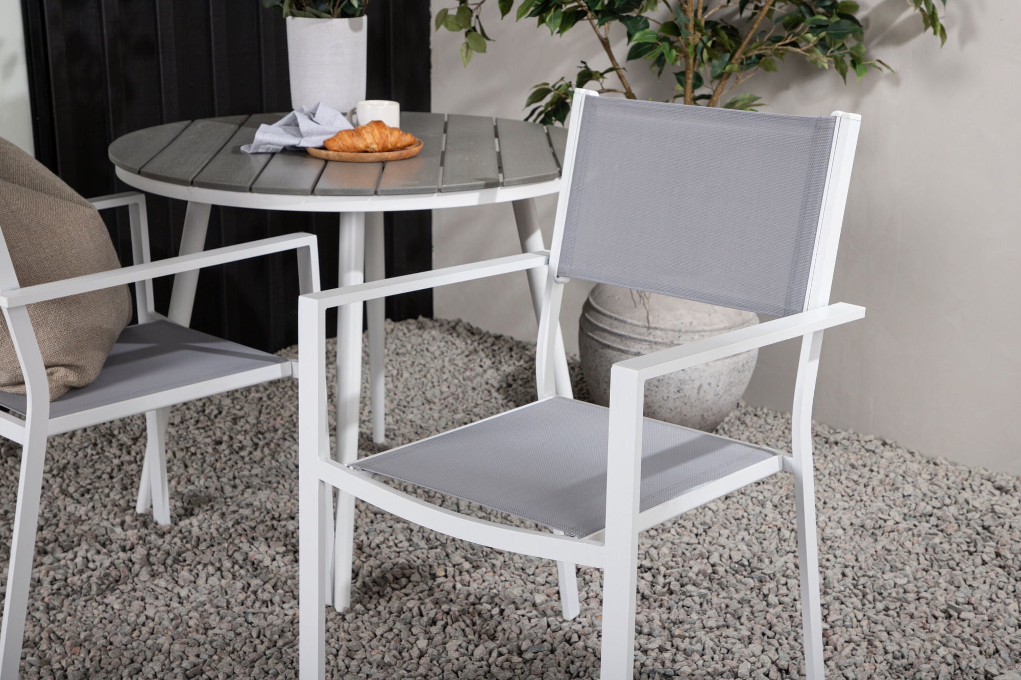 Venture Home Break - spisebord rund- White / Grey - Alu / Aintwood - 90ø _1+ Copacabana Stacking stol - White/Grey _2