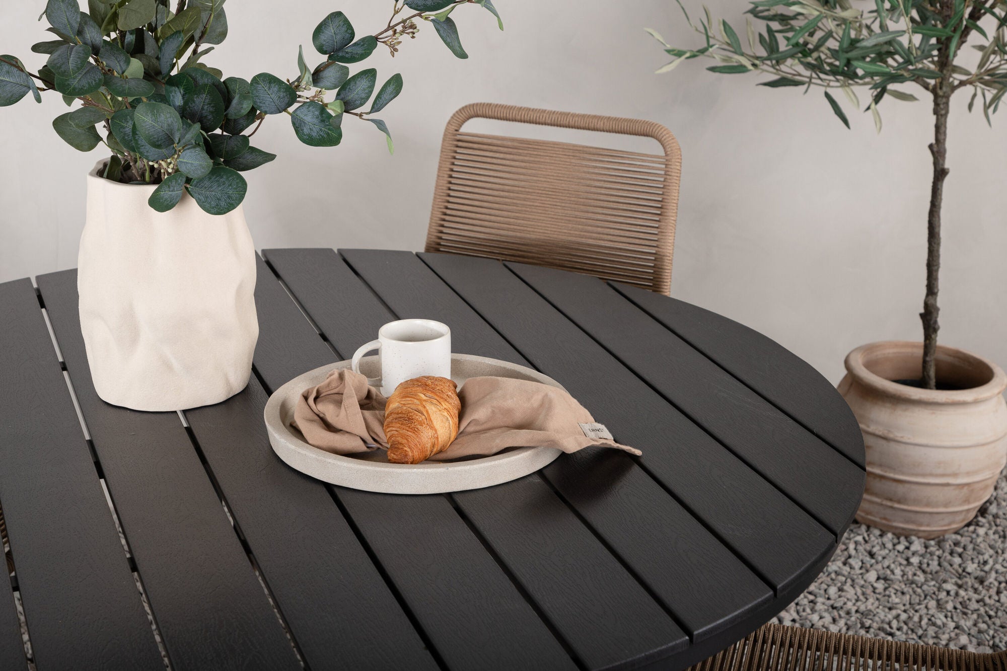 Venture Home Break - spisebord rund- Black / Black - Alu / Aintwood - 120ø _1+ Lindos Stacking stol - Black Alu / Latte Rope _4