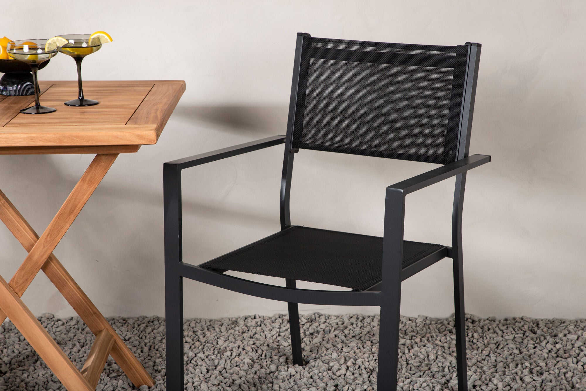 Venture Home Kenya - Folding bord- Natural - Teak - 70*70cm _1+ Copacabana Stacking stol - Black/Black _2