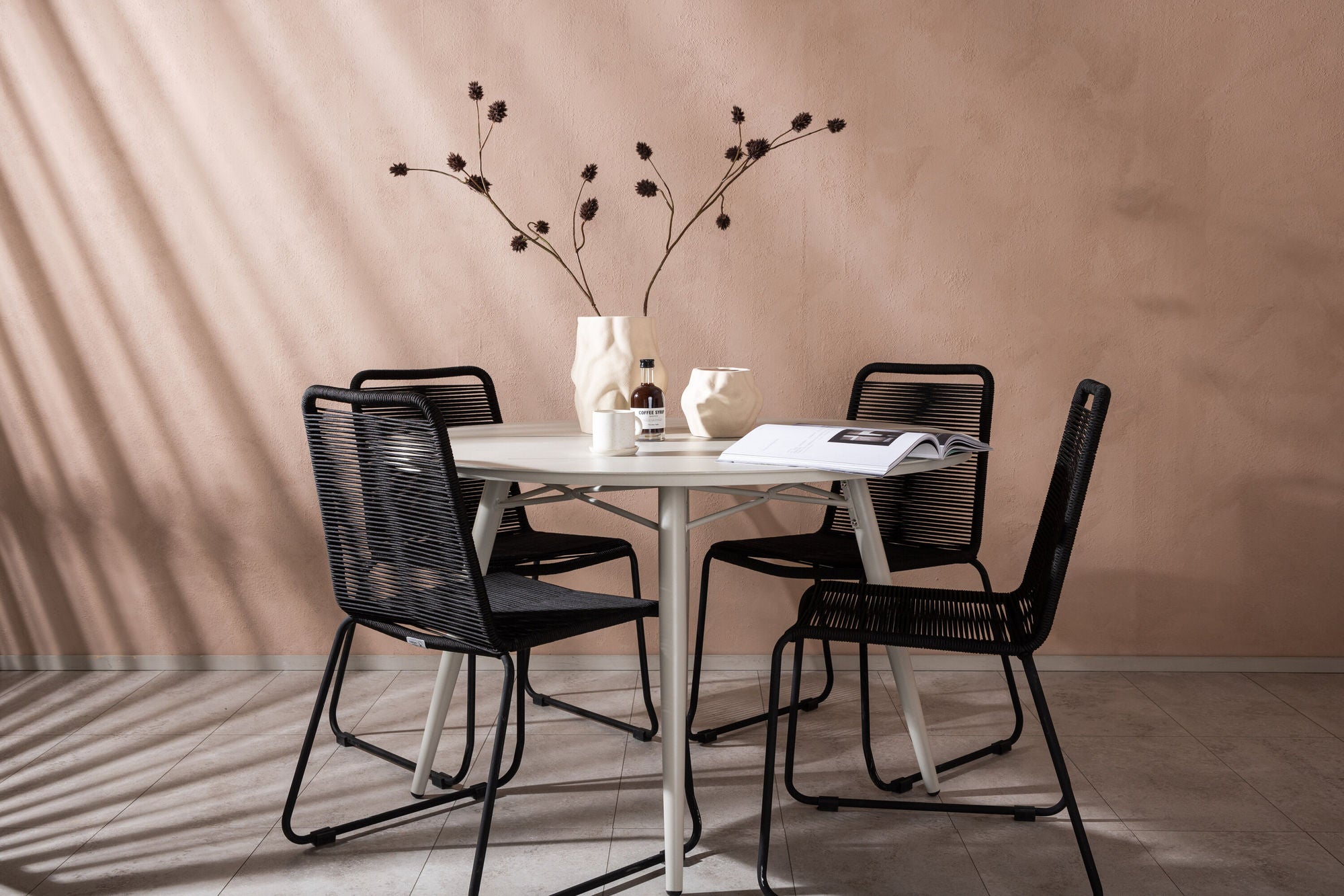 Venture Home Lina spisebord - Beige - rund 120 cm _1+ Lindos Stacking stol - Black Alu / Black Rope _4