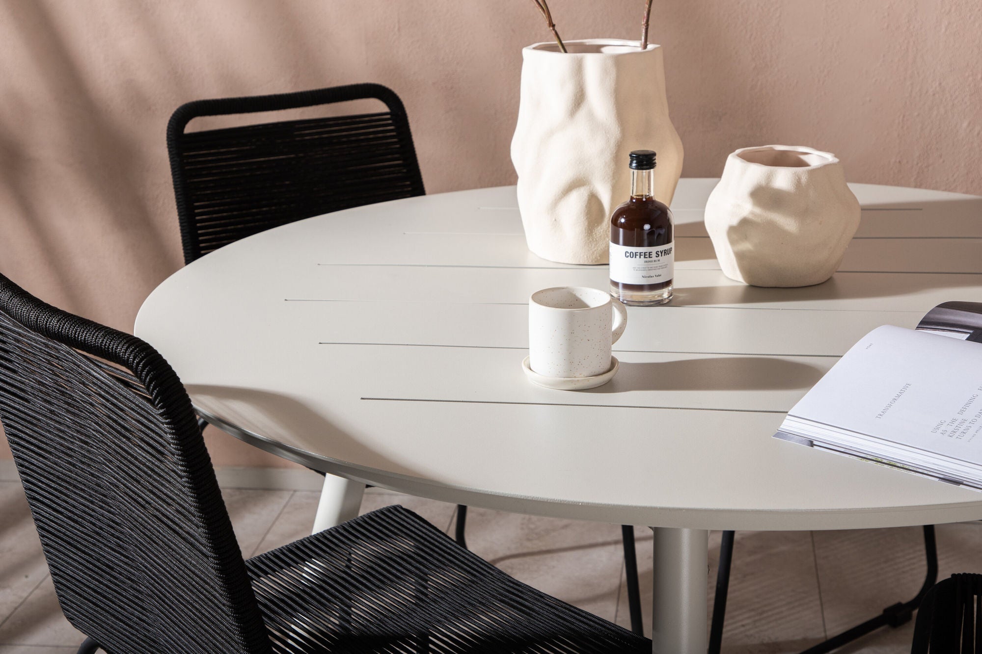 Venture Home Lina spisebord - Beige - rund 120 cm _1+ Lindos Stacking stol - Black Alu / Black Rope _4