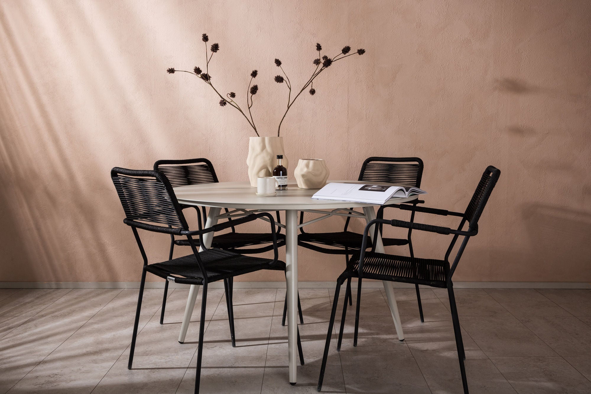 Venture Home Lina spisebord - Beige - rund 120 cm _1+ Lindos Armchair - Black Alu / Black Rope _4