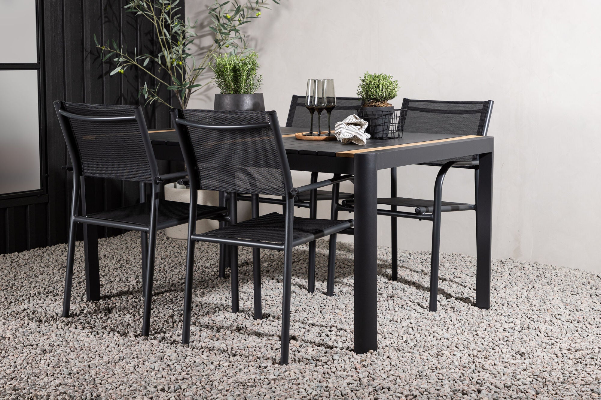 Venture Home Togo - spisebord- Black / Teak - Allu / Teak - 150*100 _1+ Santorini Arm stol (Stackable) - Black alu / Black Textilene _4