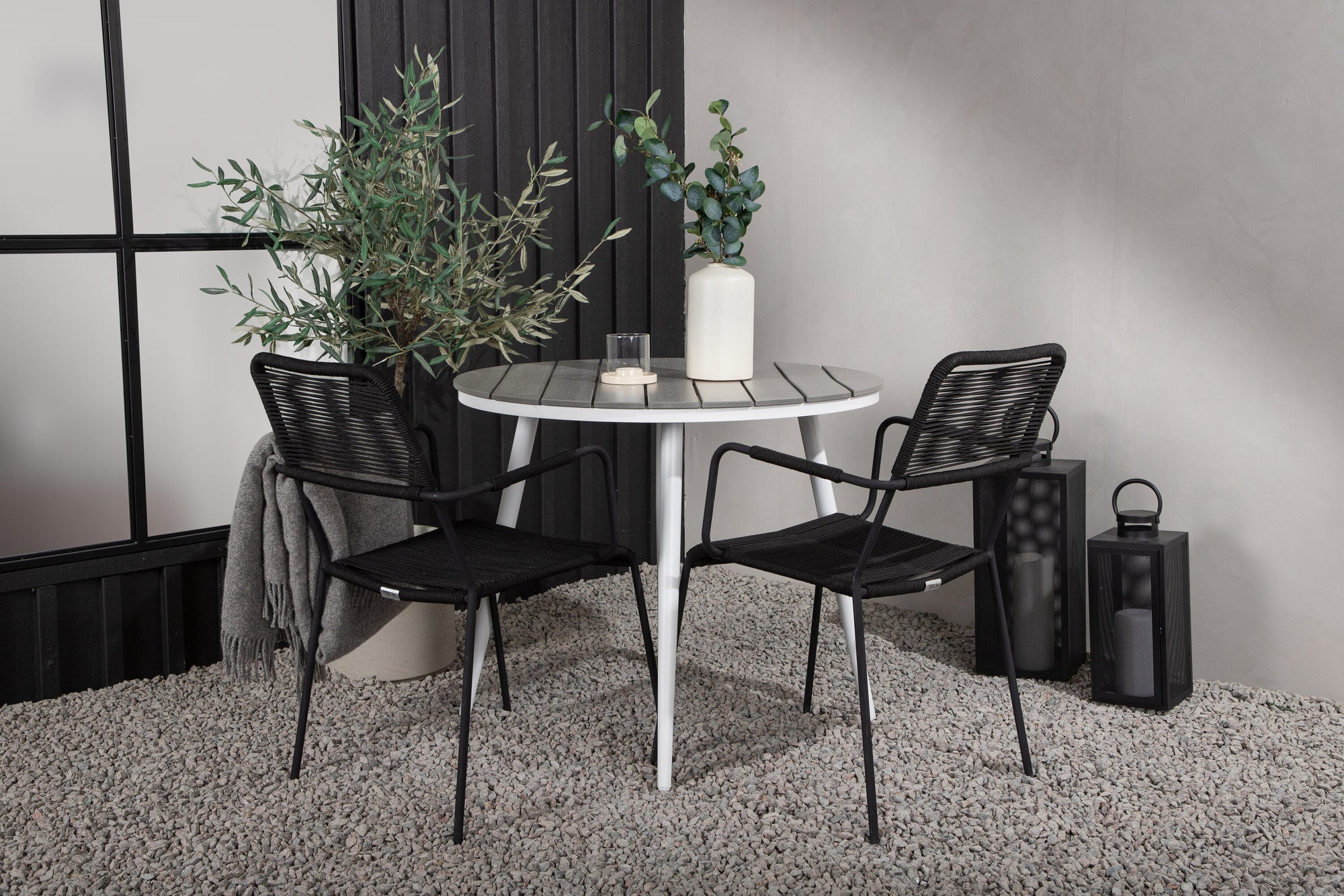 Venture Home Break - spisebord rund- White / Grey - Alu / Aintwood - 90ø _1+ Lindos Armchair - Black Alu / Black Rope _2