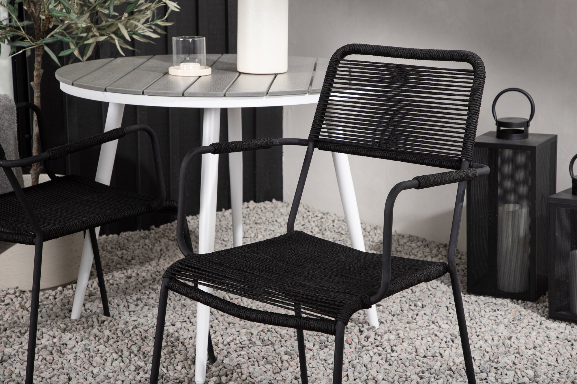 Venture Home Break - spisebord rund- White / Grey - Alu / Aintwood - 90ø _1+ Lindos Armchair - Black Alu / Black Rope _2