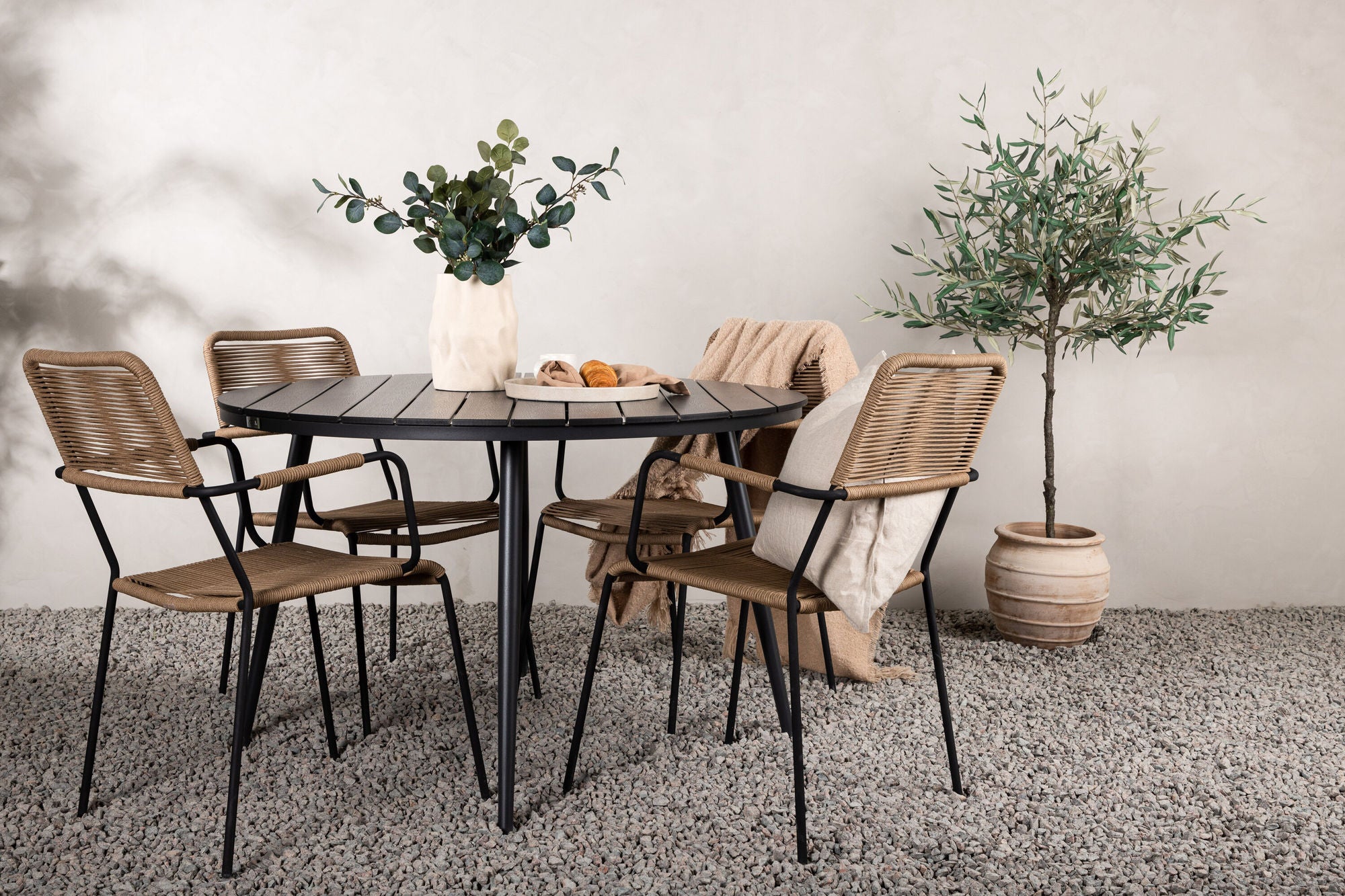 Venture Home Break - spisebord rund- Black / Black - Alu / Aintwood - 120ø _1+ Lindos - Armchair - Black Alu / Latte Rope _4