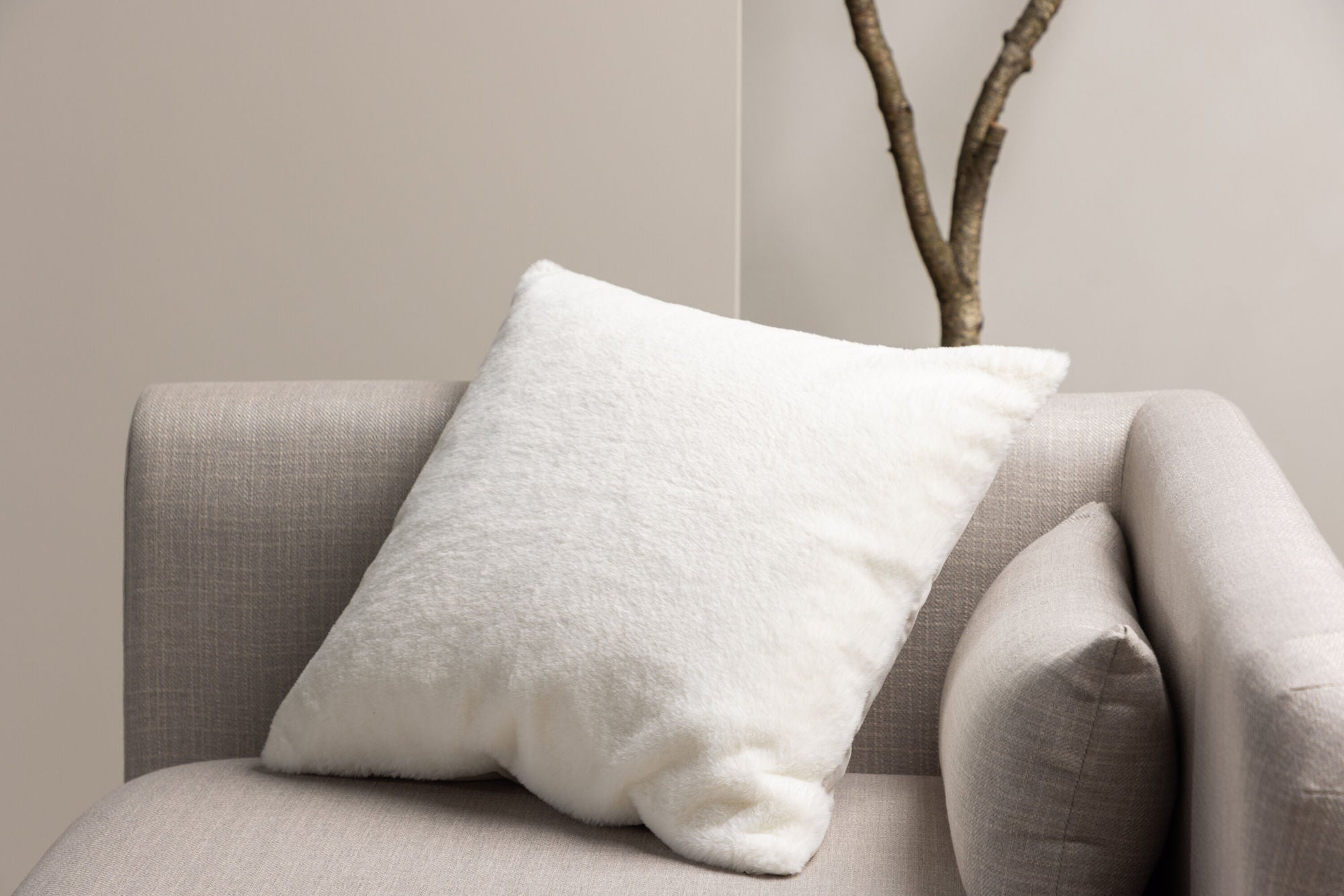 Venture Home Thea Cushion Cover Rabbit fur/Poly Velvet - White 50x50