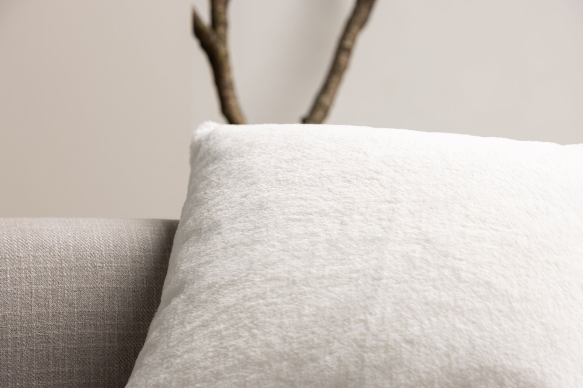 Venture Home Thea Cushion Cover Rabbit fur/Poly Velvet - White 50x50