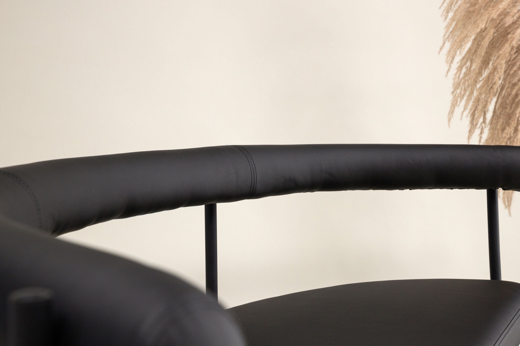 Vind Stallhagen x Josefin Lustig - bænk - Black / Black PU