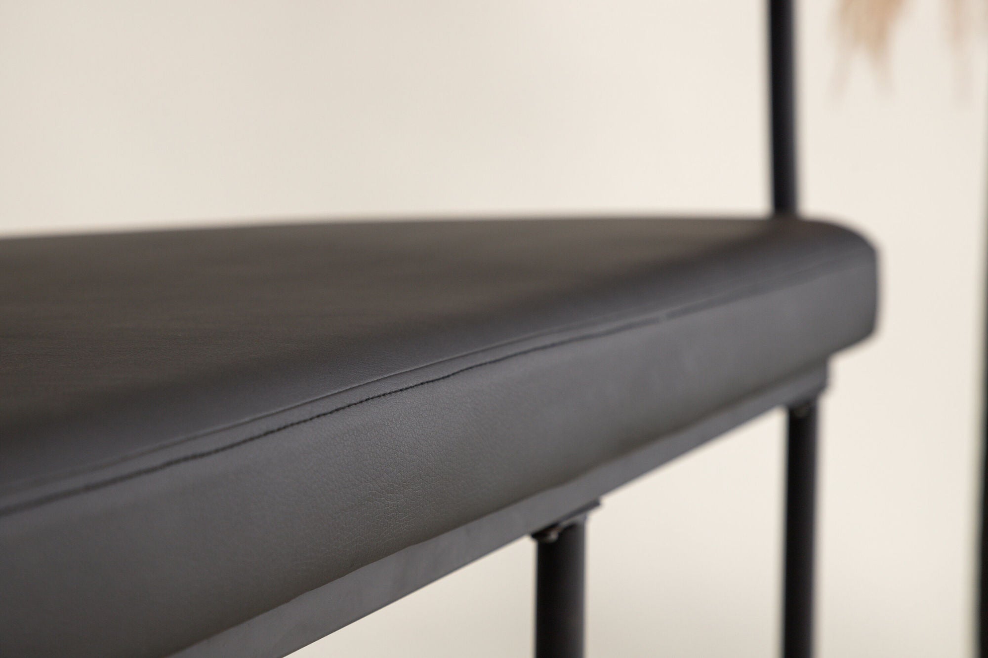 Vind Stallhagen x Josefin Lustig - bænk - Black / Black PU