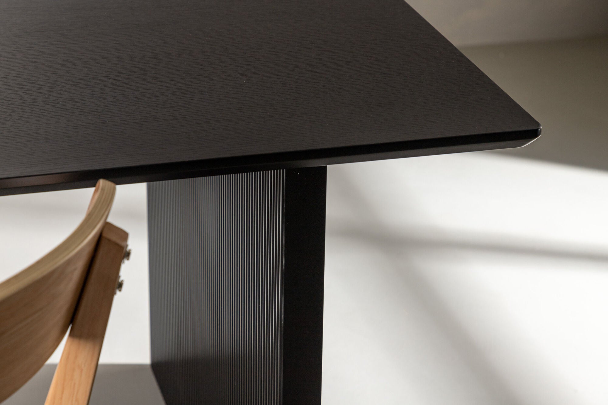 Venture Home Vail spisebord - Black / Smoked Black MDF