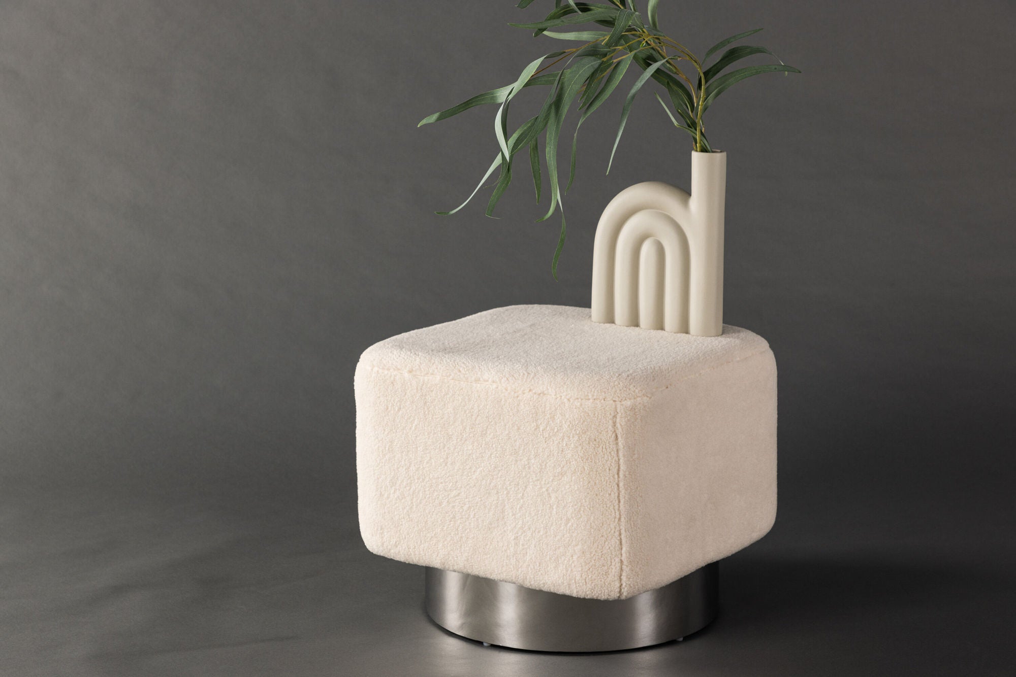 Venture Home Newton Ottoman/Pouf - Silver / Offwhite Fleece