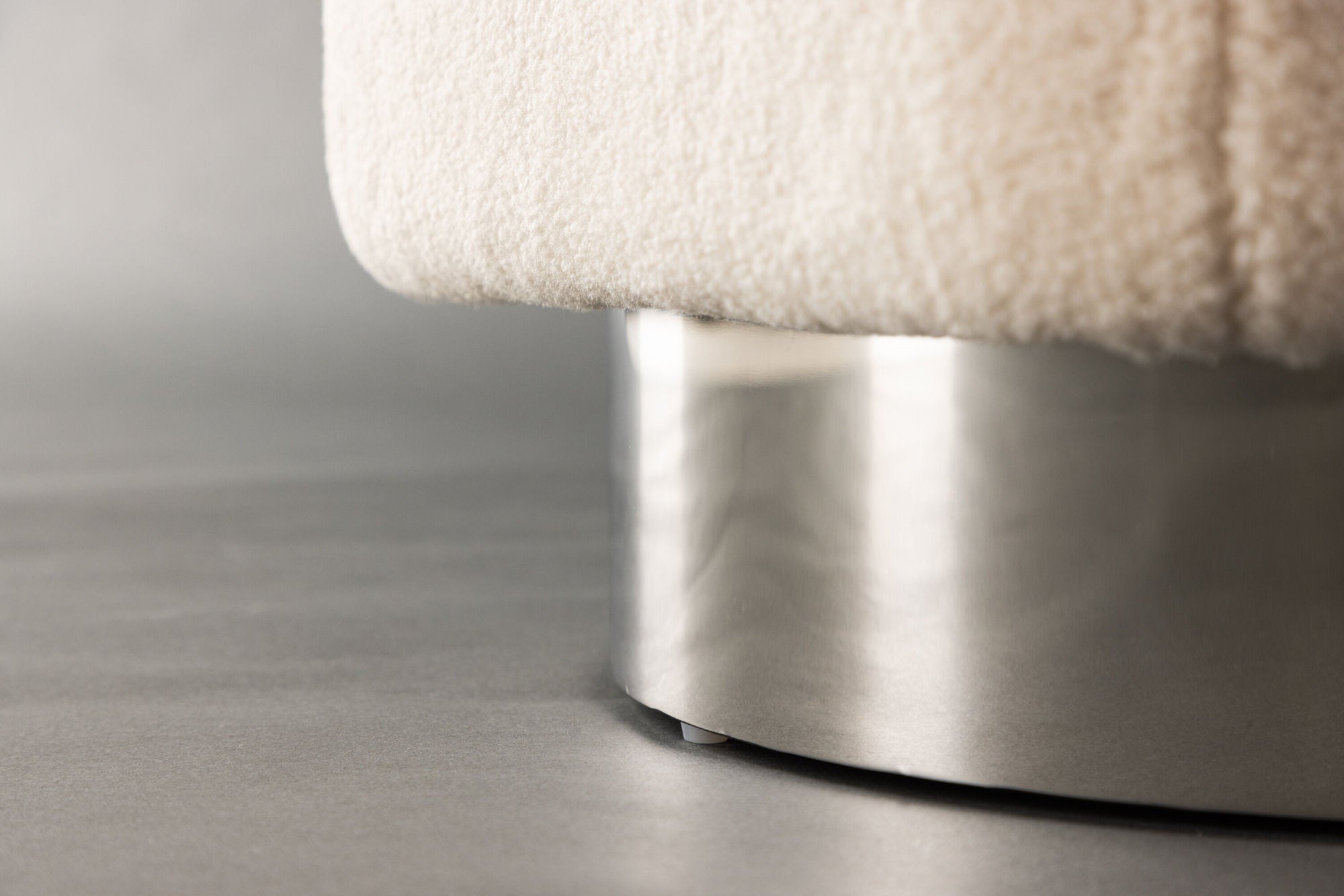 Venture Home Newton Ottoman/Pouf - Silver / Offwhite Fleece