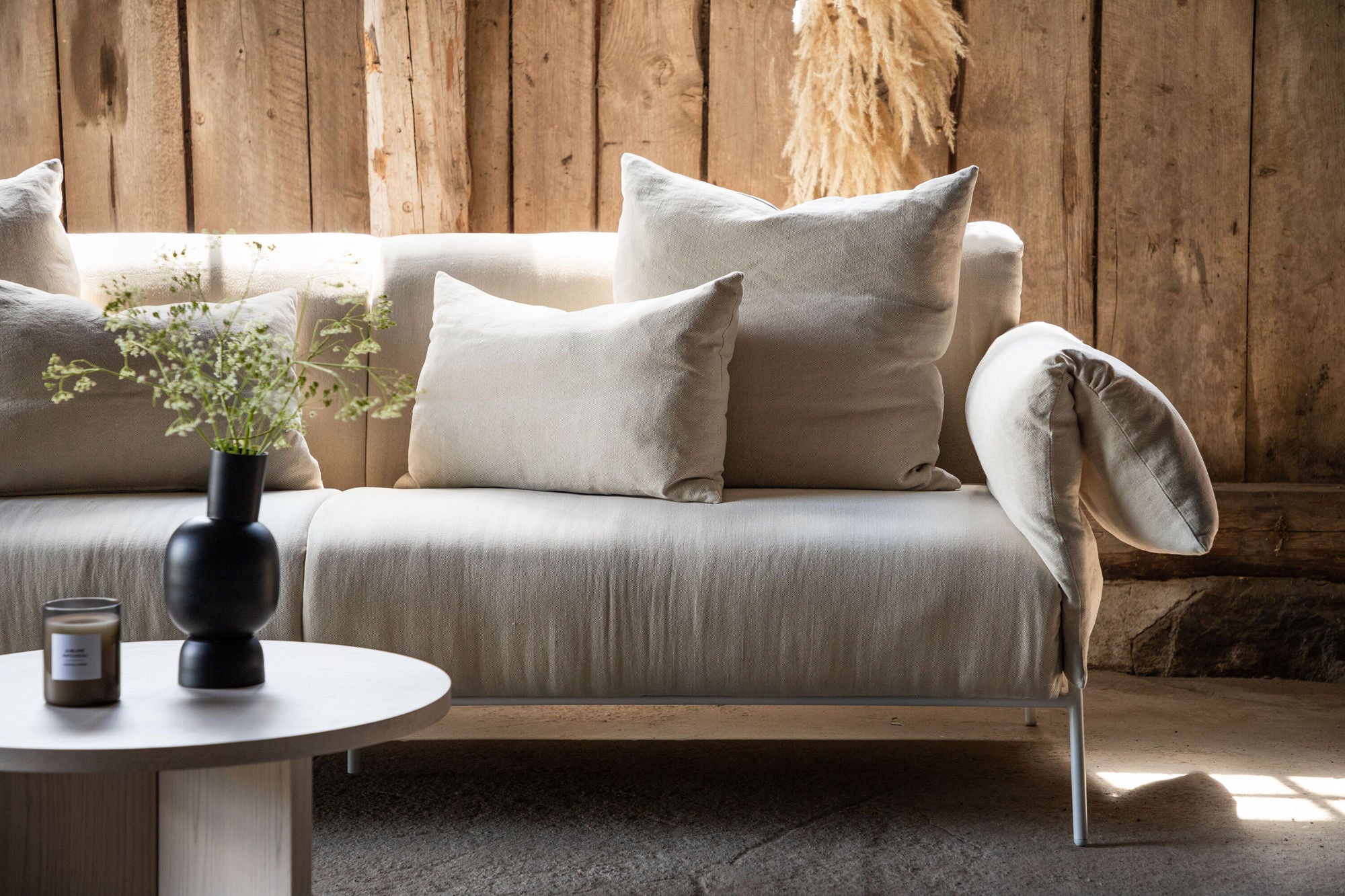 Vind Öckerö Sofa - White / Beige Linen