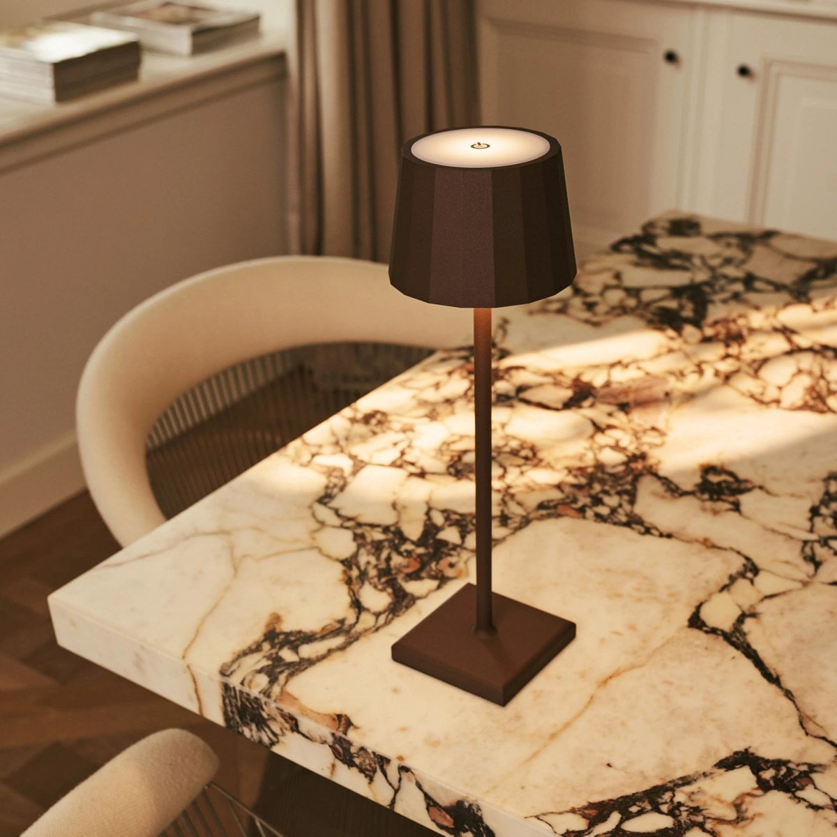 William Mocha Brown genopladelig bordlampe