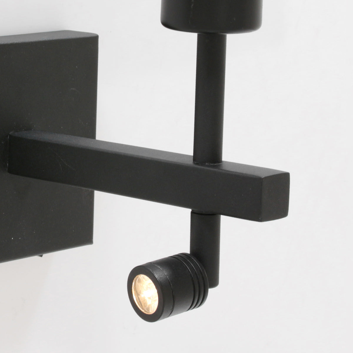 Nox Light 4456ZW – væglampe med lampskærm i bambus og læselampe