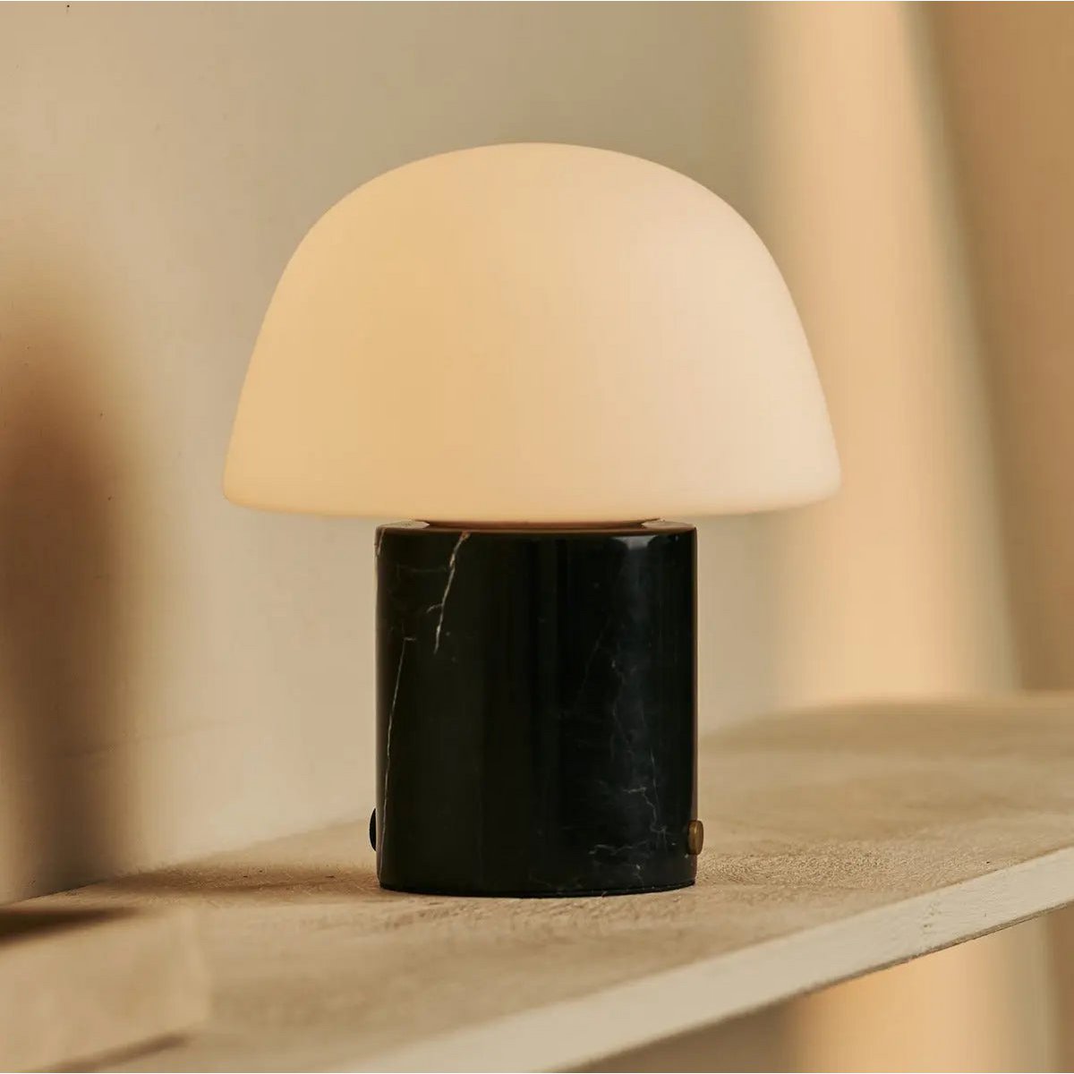 Maes Black – Nero Marquina Marmor genopladelig bordlampe