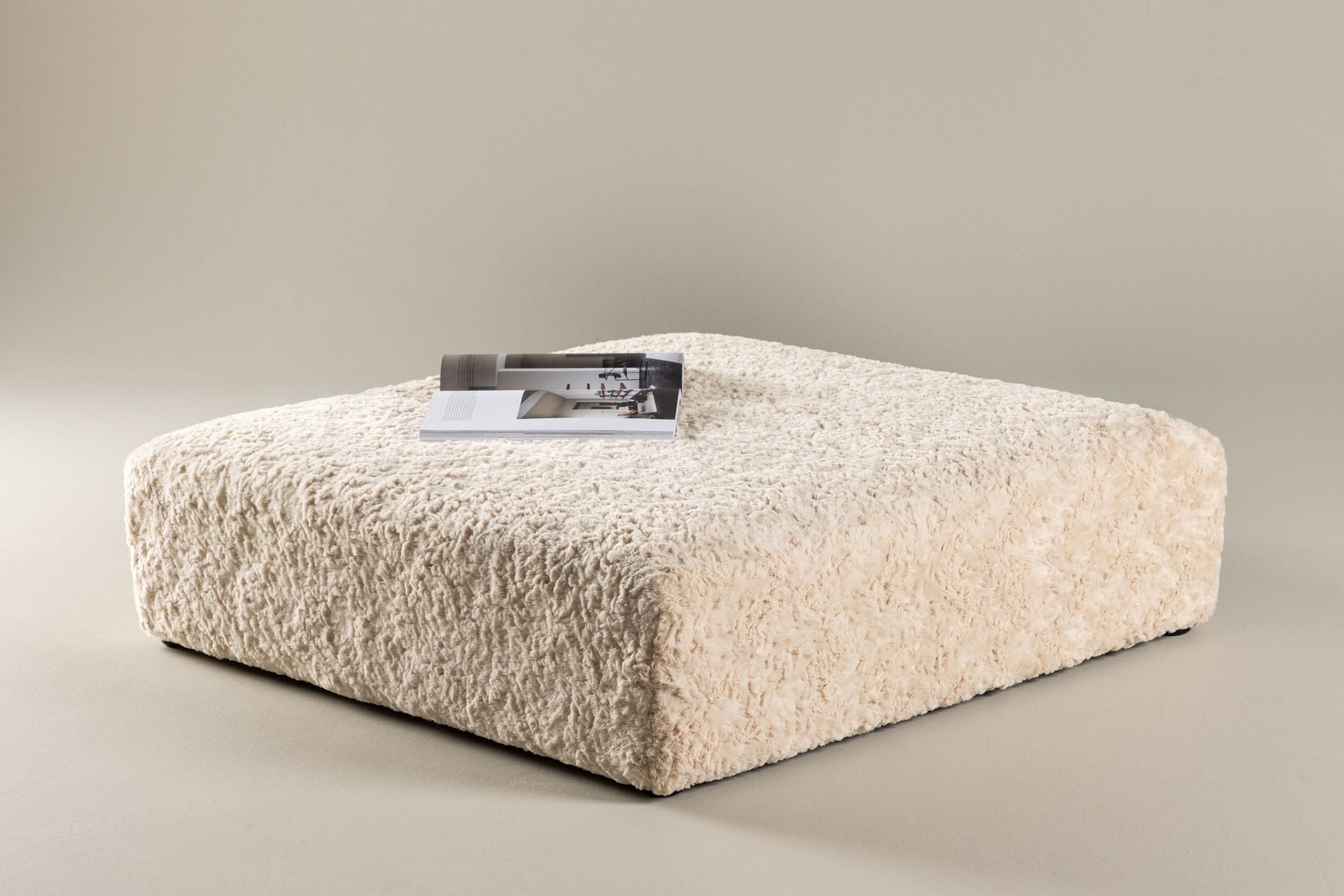 Vind Frankie Pouf 100*100 - Beige Faux fur  /  FSC 100%