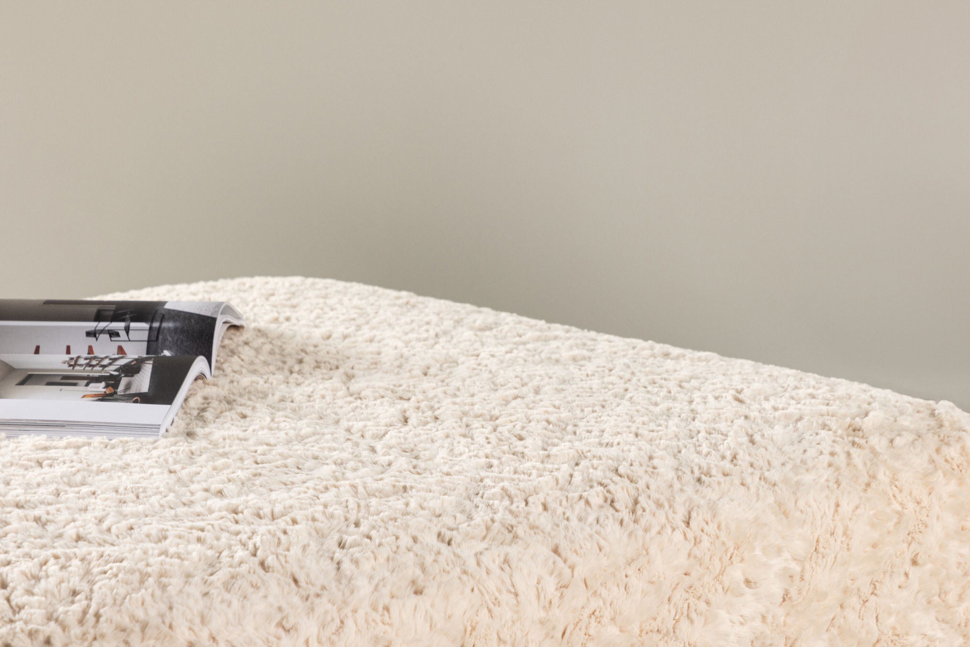 Vind Frankie Pouf 100*100 - Beige Faux fur  /  FSC 100%