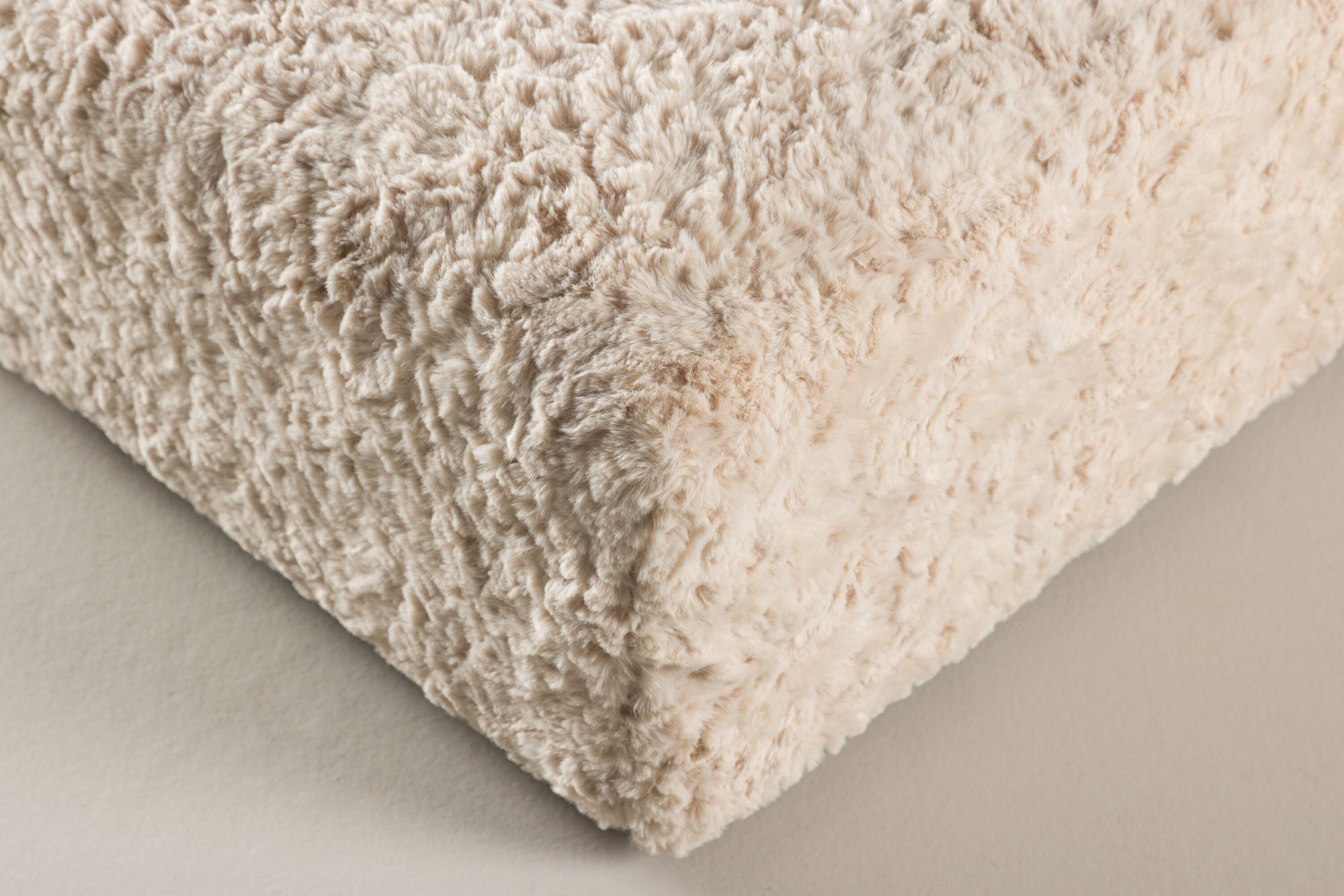 Vind Frankie Pouf 100*100 - Beige Faux fur  /  FSC 100%