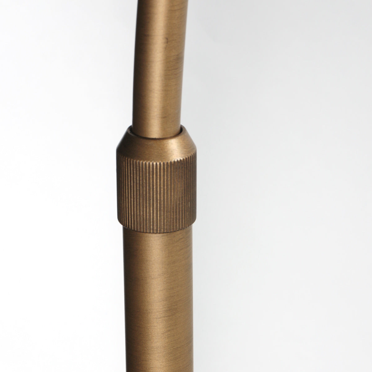 Buet gulvlampe Silva Alba 4672BR i bronze med hørskærm Ø60 cm