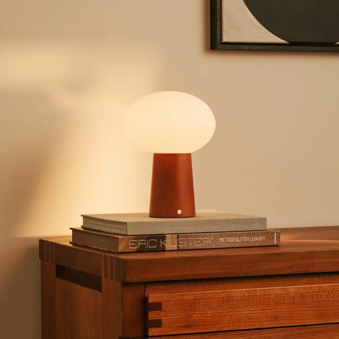 Max Chestnut Brown genopladelig træ bordlampe