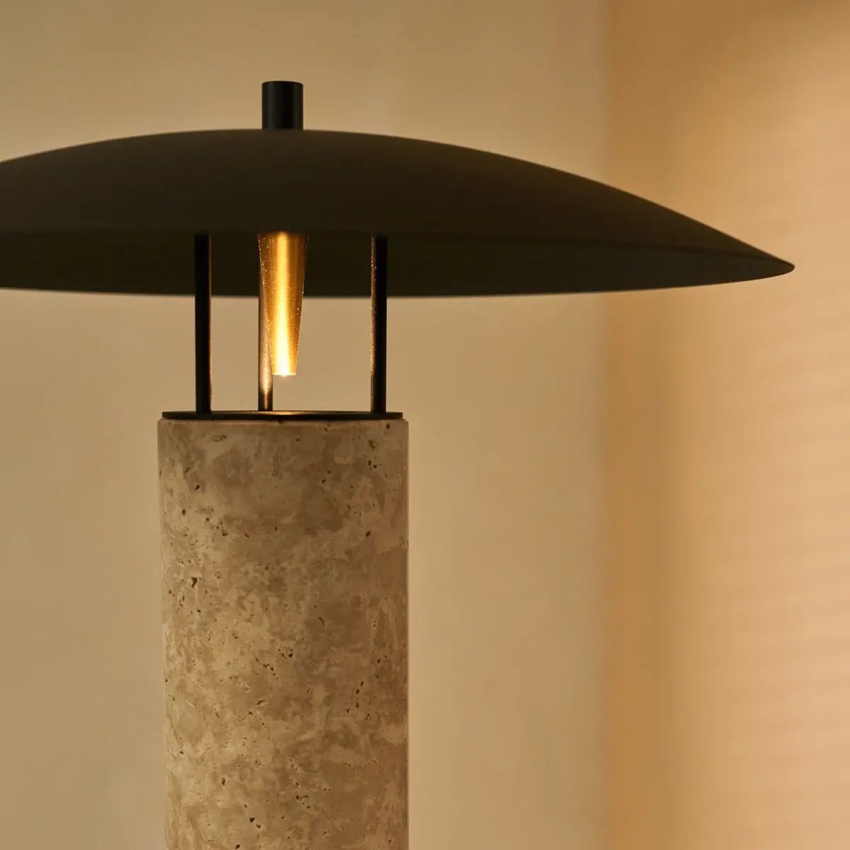 Nicholas travertin bordlampe