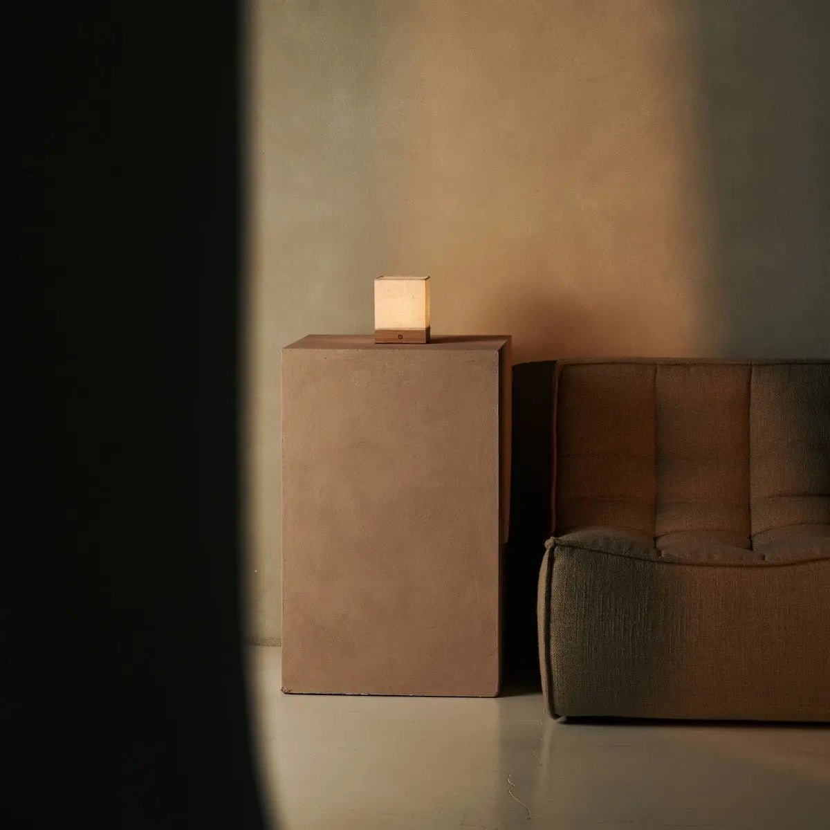Zano lysebrun genopladelig bordlampe