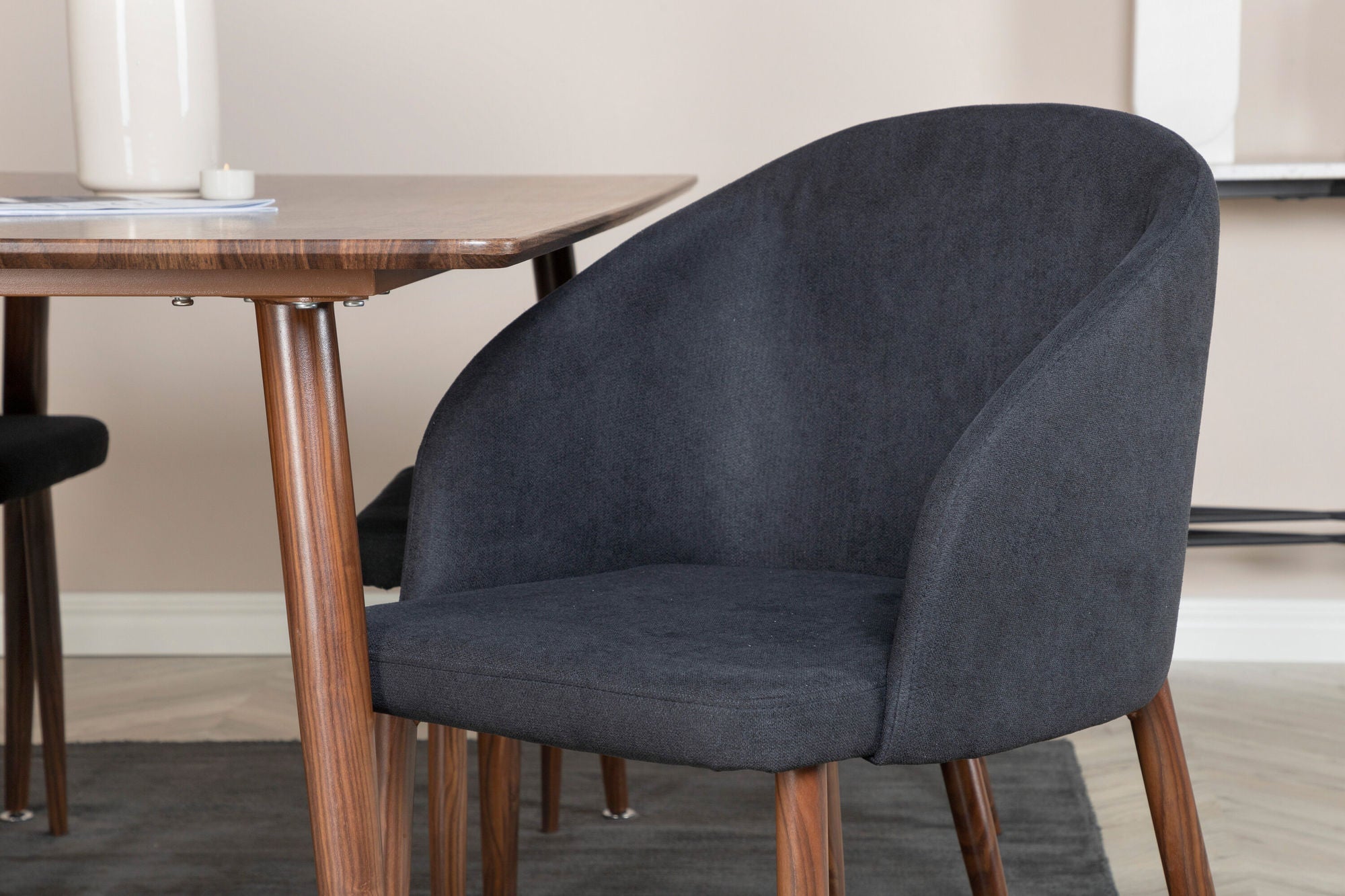 Venture Home Polar spisebord 180 cm - Walnut top - Walnut Legs+Arch Spisebordsstol - Walnut Legs - Black Fabric_6