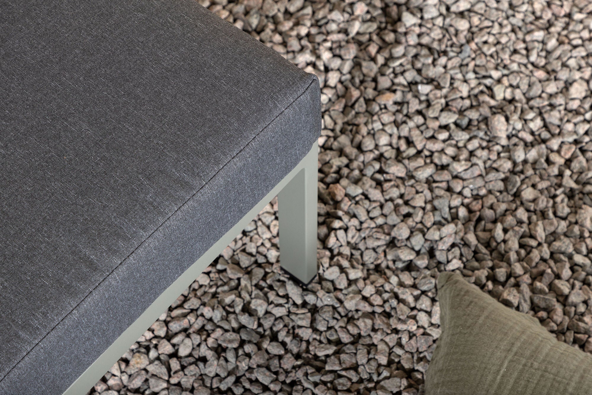 Venture Home Copacabana Middle Part - Khaki / Grey Cushion