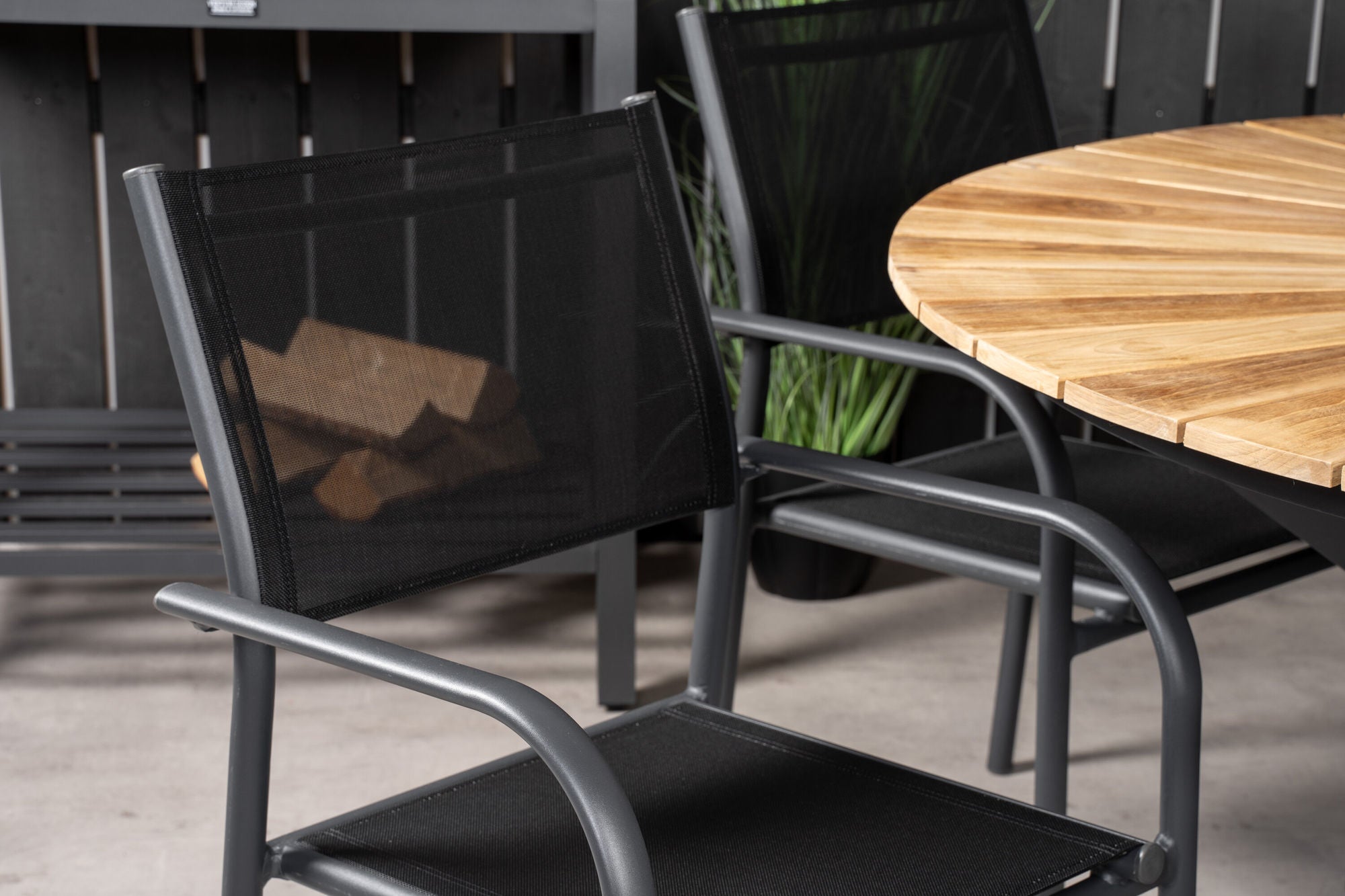 Venture Home Mexico spisebord ø140 - Black / Teak+Santorini Arm stol (Stackable) - Black