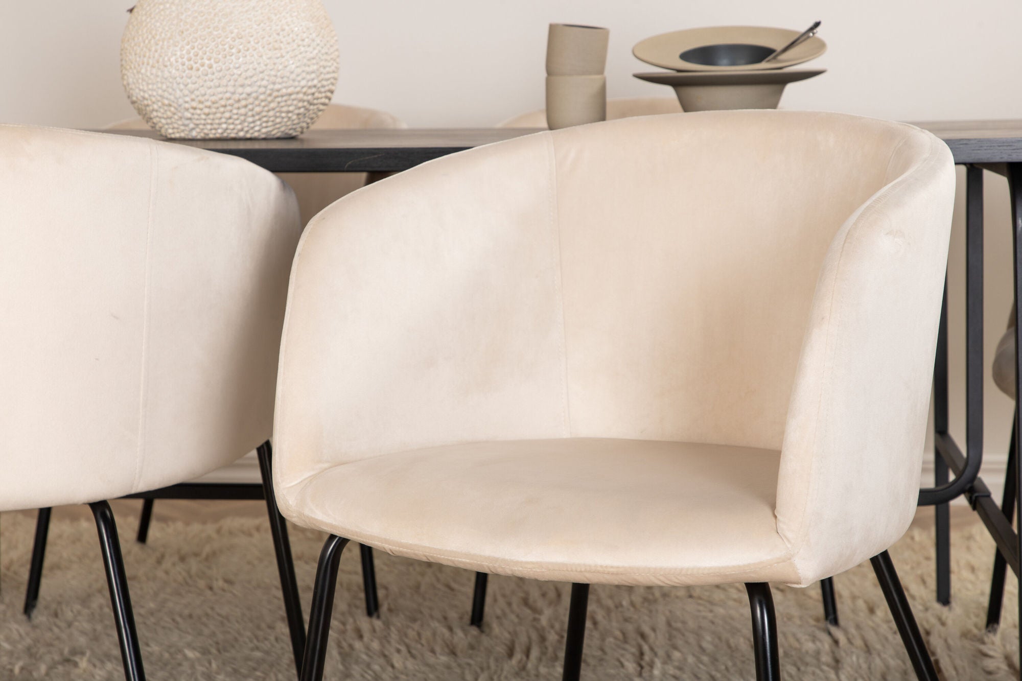 Venture Home Uno spisebord - Black / Black Veneer+Berit stol - Black / Beige Velvet_6