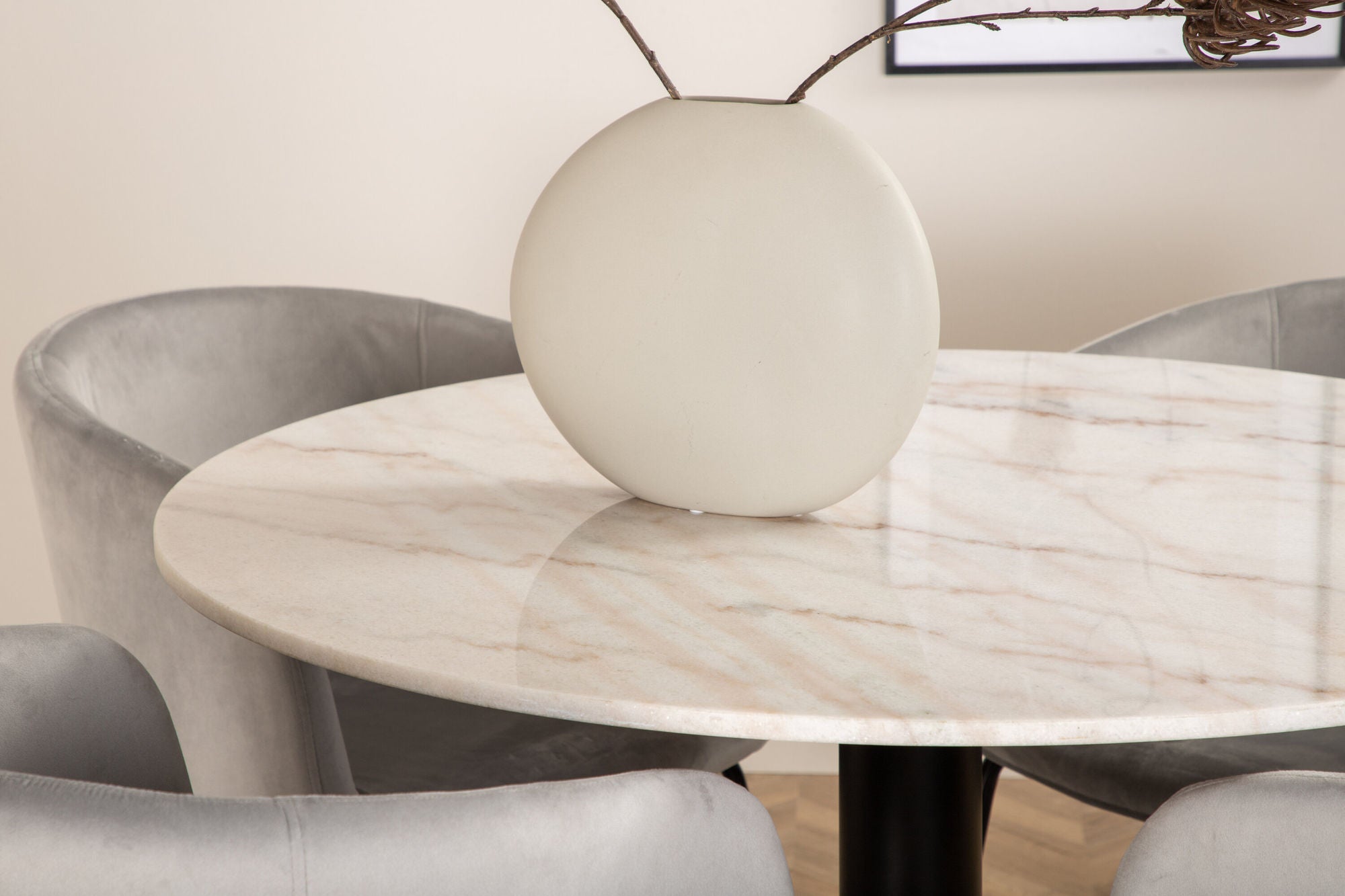Venture Home Estelle rund spisebord ø106 H75 - White / Black+Berit stol - Black / Light Grey Velvet_4