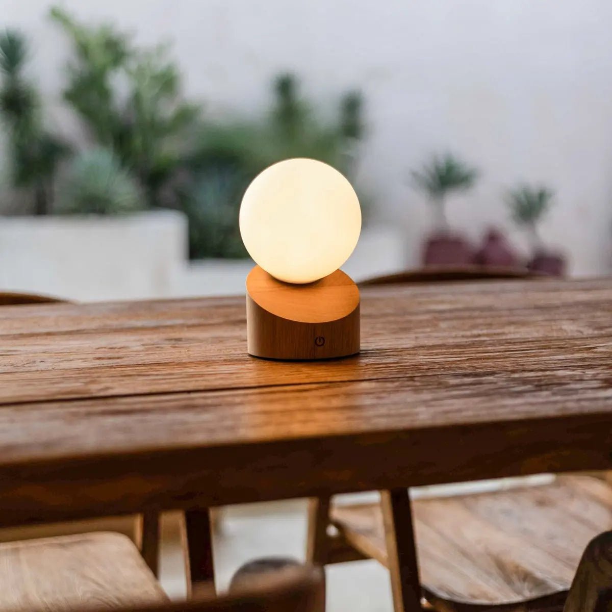 Morris lysebrun genopladelig bordlampe