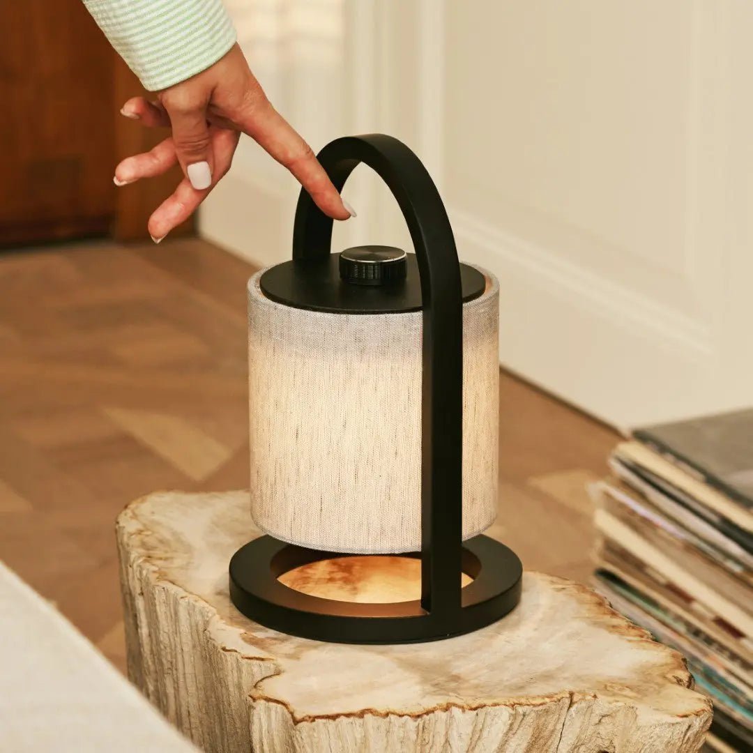 River Black & Grey genopladelig træ bordlampe