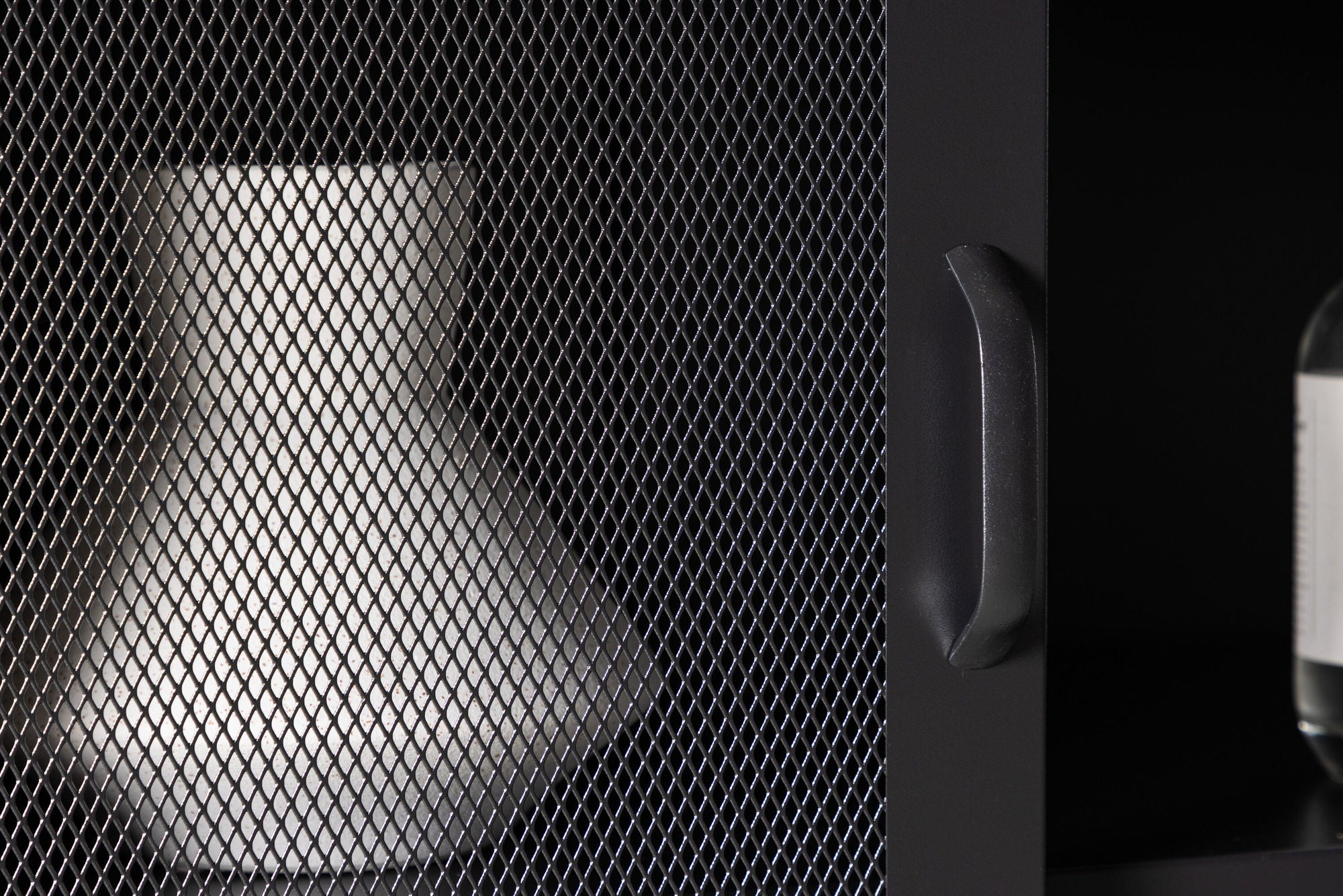 Venture Home Misha - Low cabinet mesh doors - Black - Ersätts av 25360-208