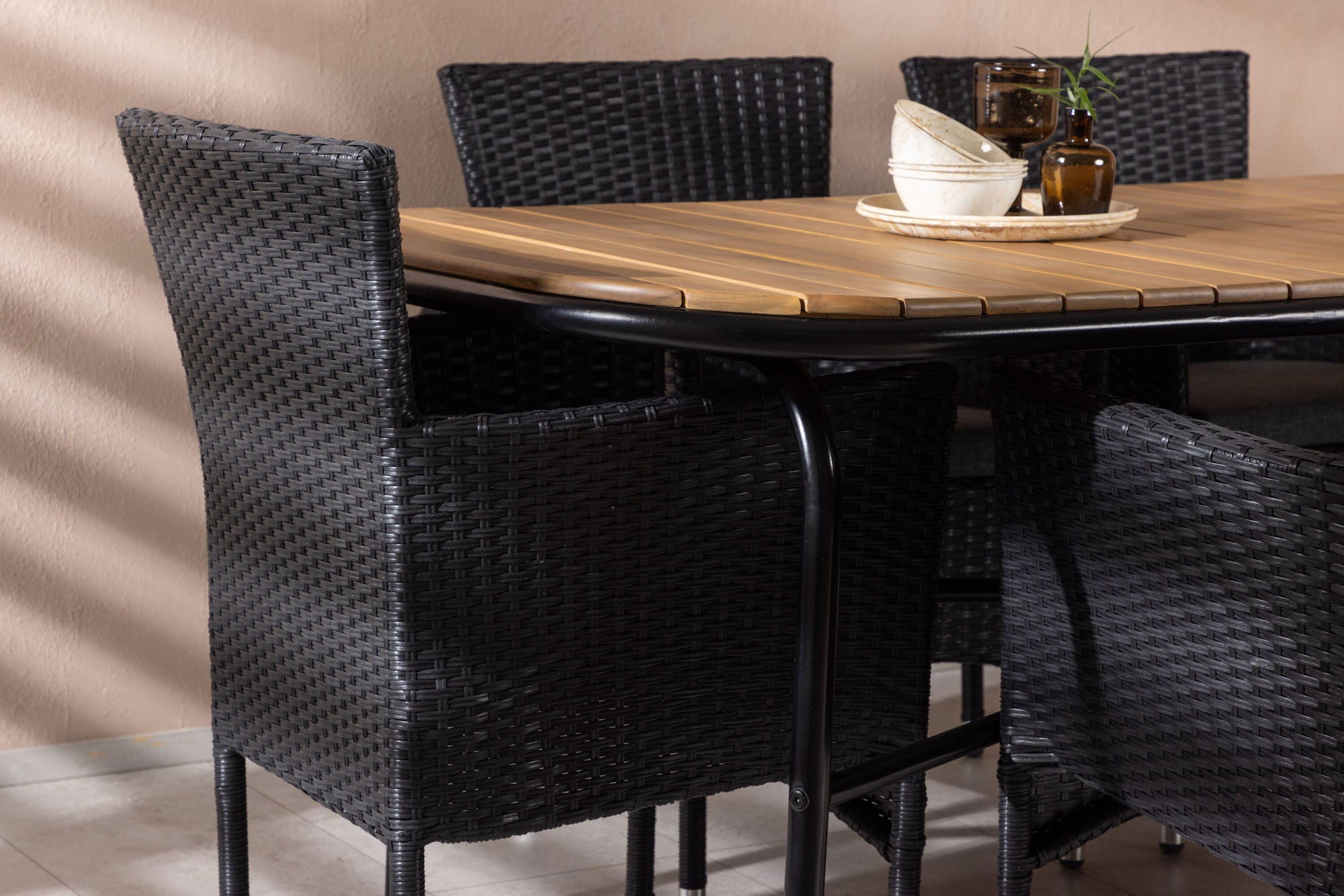 Venture Home Holmbeck Diningbord Steel - Black / Rectangular 90*200*75 +Malina Diningchair Alumnium - Black / Wicker _6
