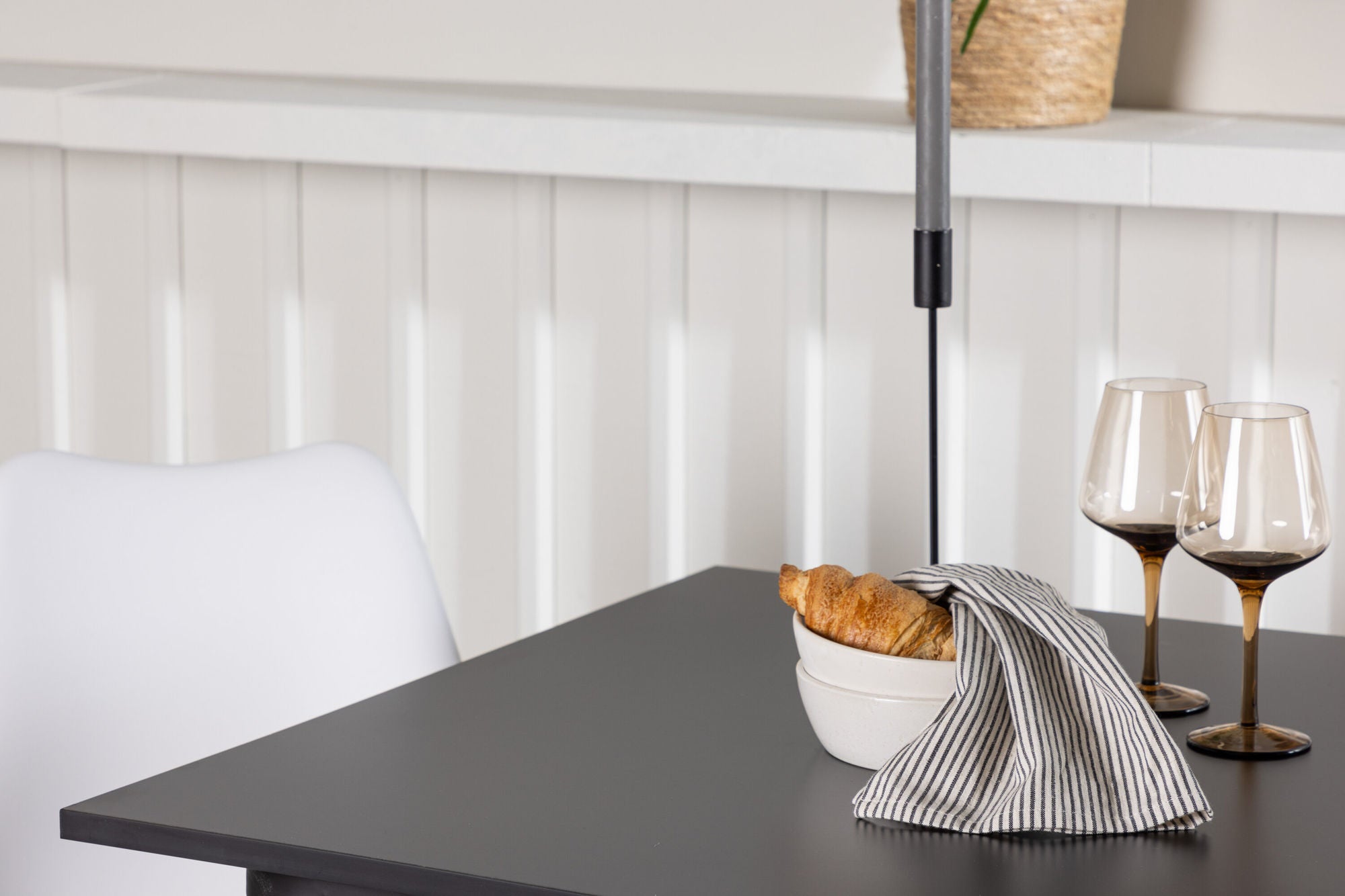 Venture Home Tempe spisebord - Black / Black MDF +Zeno Spisebordsstol - Nature woodlook / White PP _2
