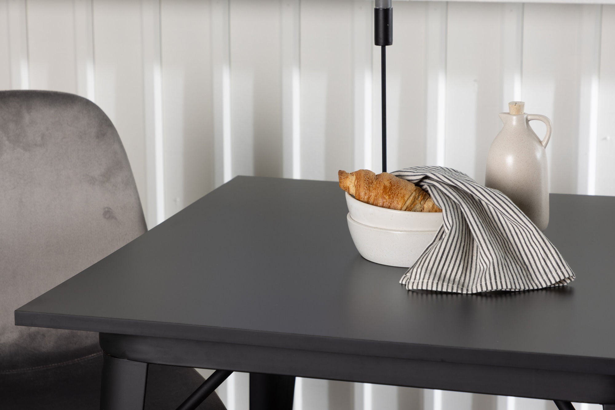 Venture Home Tempe spisebord - Black / Black MDF +Eva Spisebordsstol - Light grey / Light grey Velvet _2