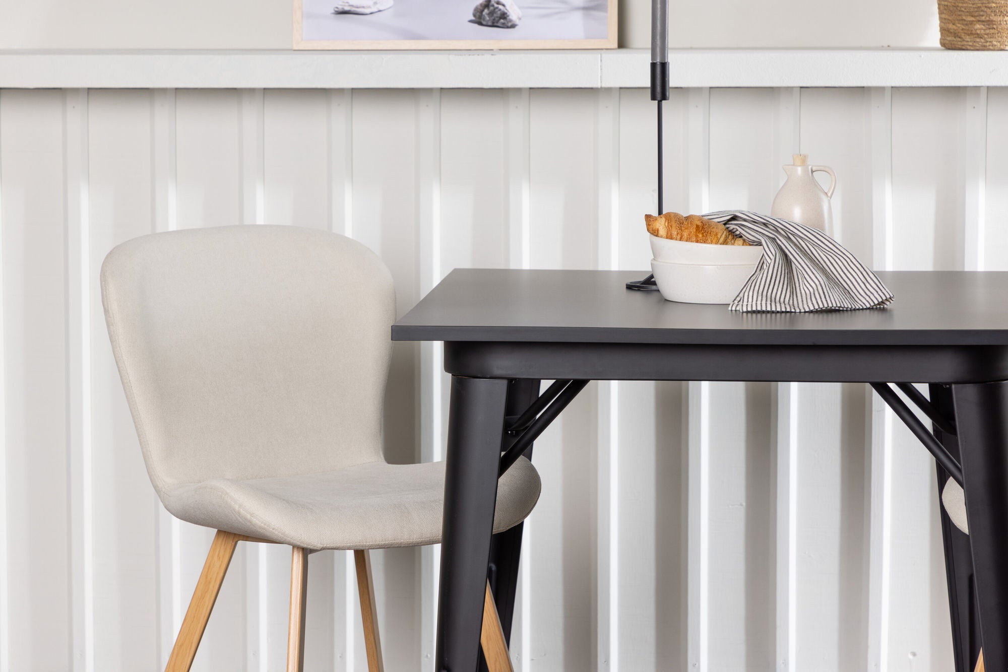 Venture Home Tempe spisebord - Black / Black MDF +Lilja Spisebordsstol - Oaklook / Beige Fabric _2
