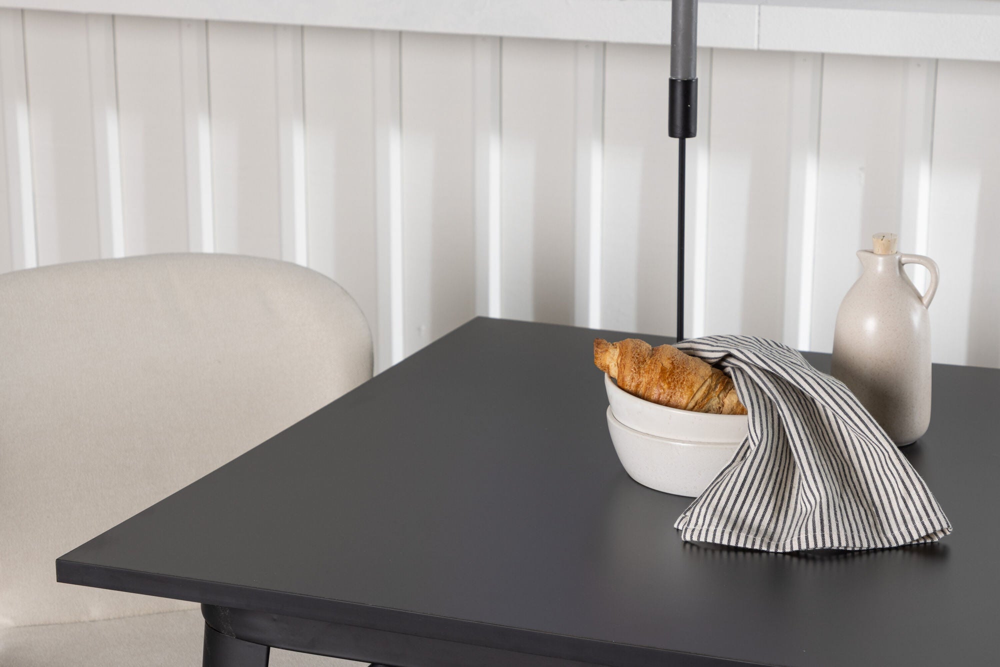 Venture Home Tempe spisebord - Black / Black MDF +Lilja Spisebordsstol - Oaklook / Beige Fabric _2
