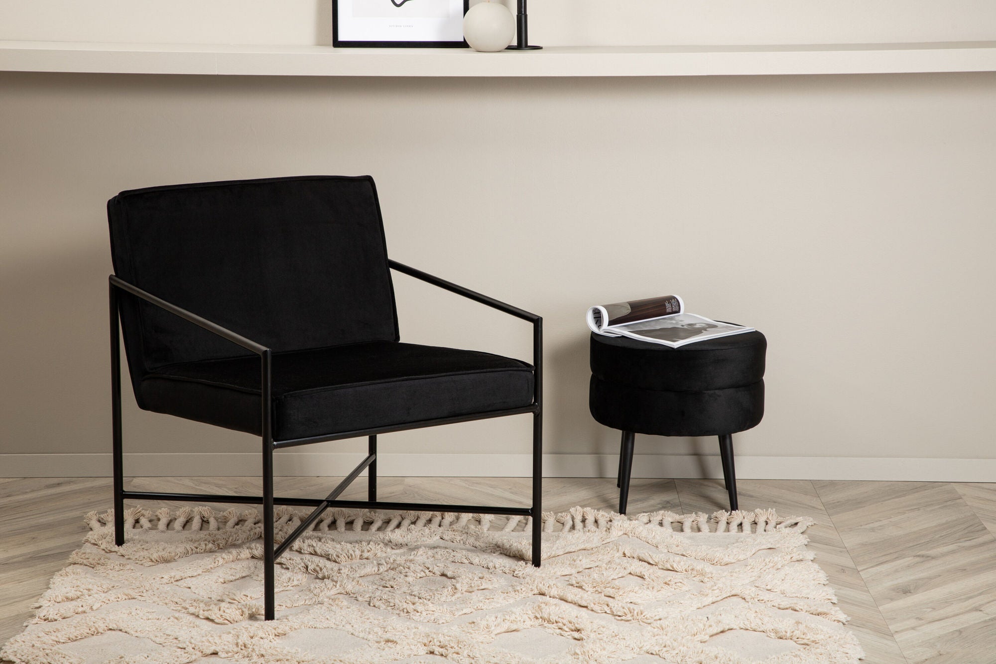 Venture Home Rakel Single Sofa - Black / Black Velvet